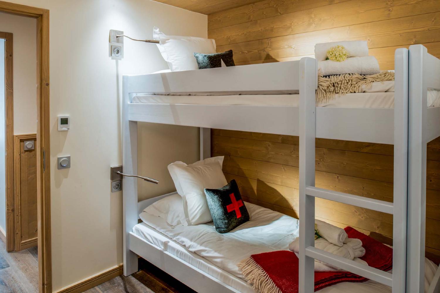 15mammoth-lodge-d11-043-1147853