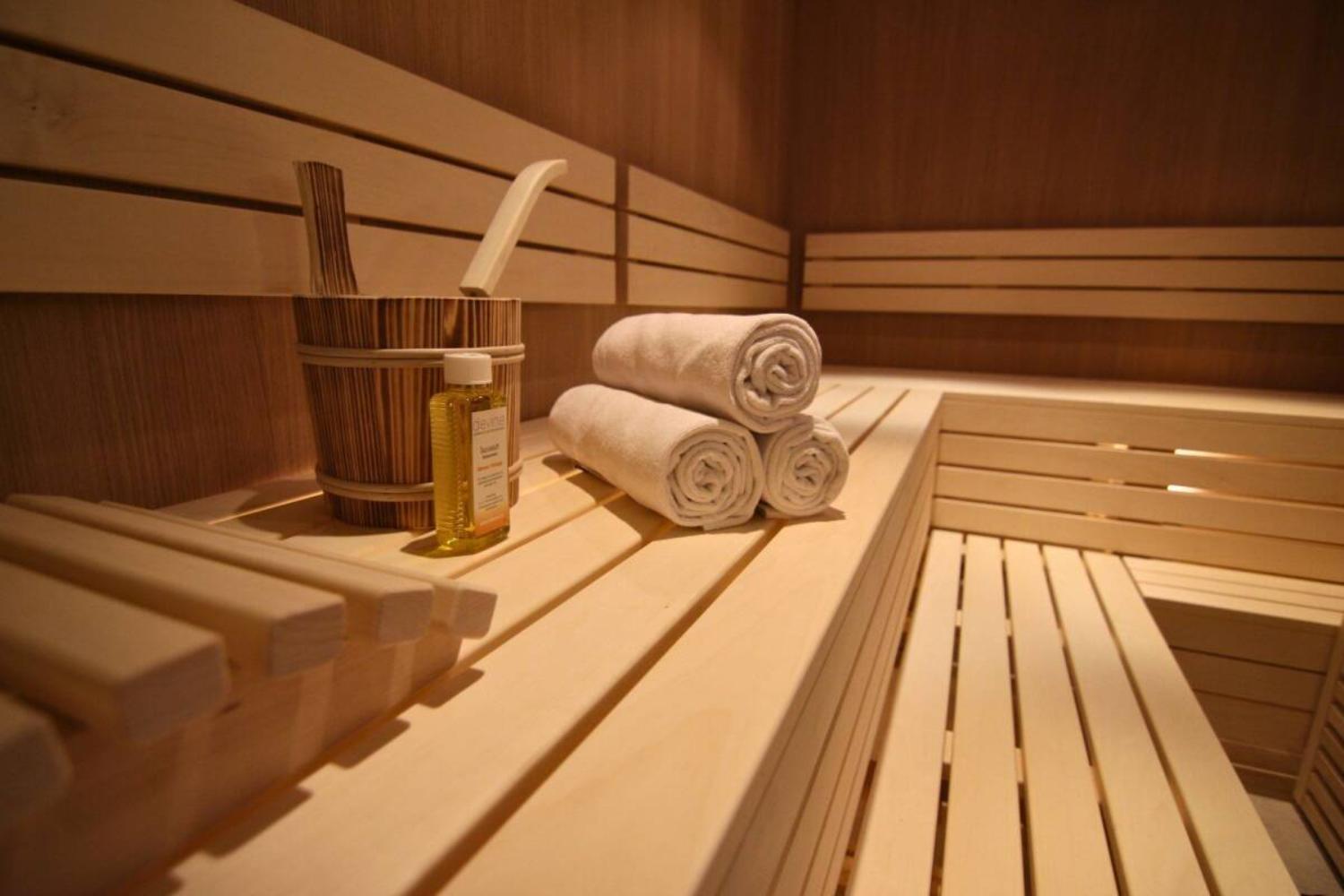 17-scalewidthwzeymdbd-catered-chalet-christiane-sankt-anton-sauna-met-handdoek-1466841