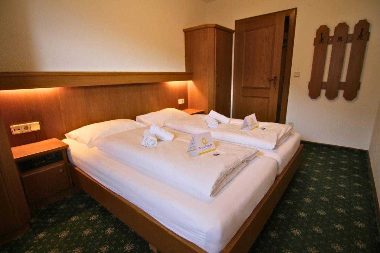 17-scalewidthwzeymdbd-catered-chalet-gretl-serfaus-tweepersoonskamer-1467019