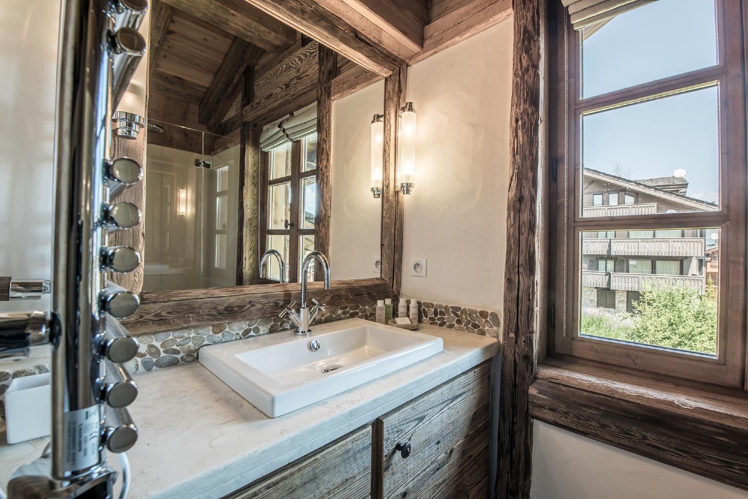 19267b5c-fc0e-4a82-bc25-bd3b2ed3e03c-1451756