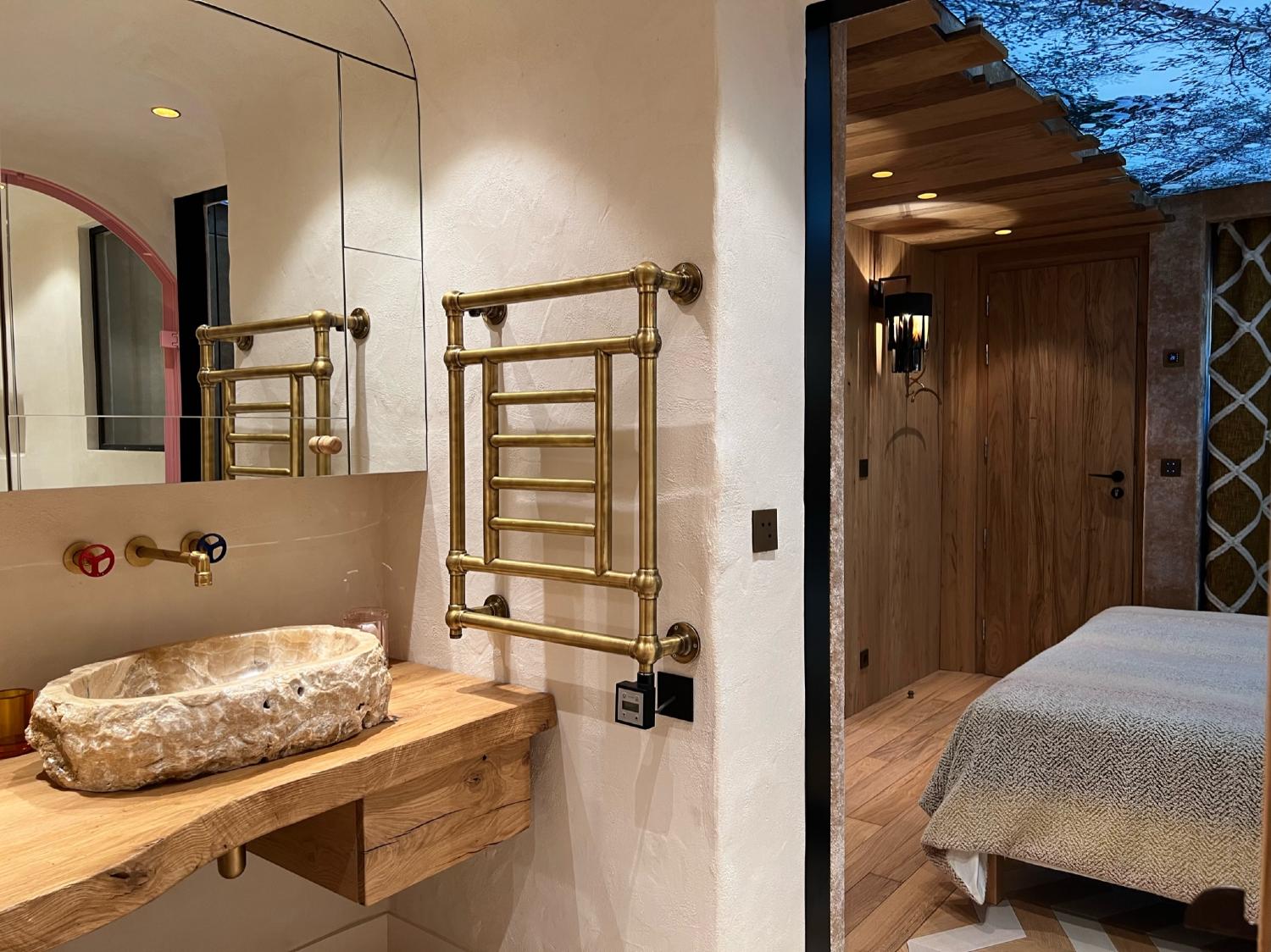 1ee6ceea-4f66-4477-acd5-5d497dae3305-1451856