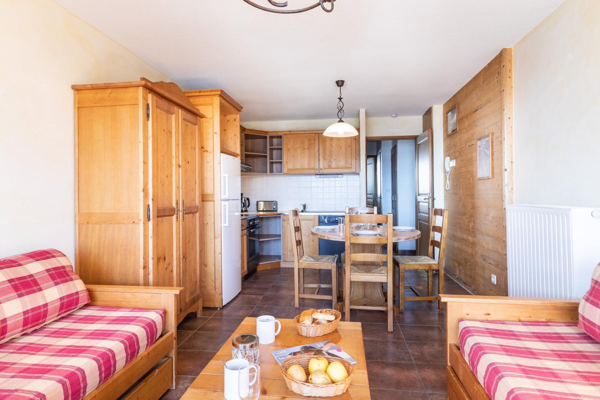 2-104-lesbalcons-apt715-2-4pers-c-reyboz-1462885