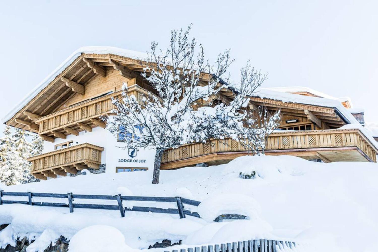 2-catered-chalet-lodge-of-joy-wagrain-flachau-voorzijde-beneden-scalewidthwzeymdbd-1467039