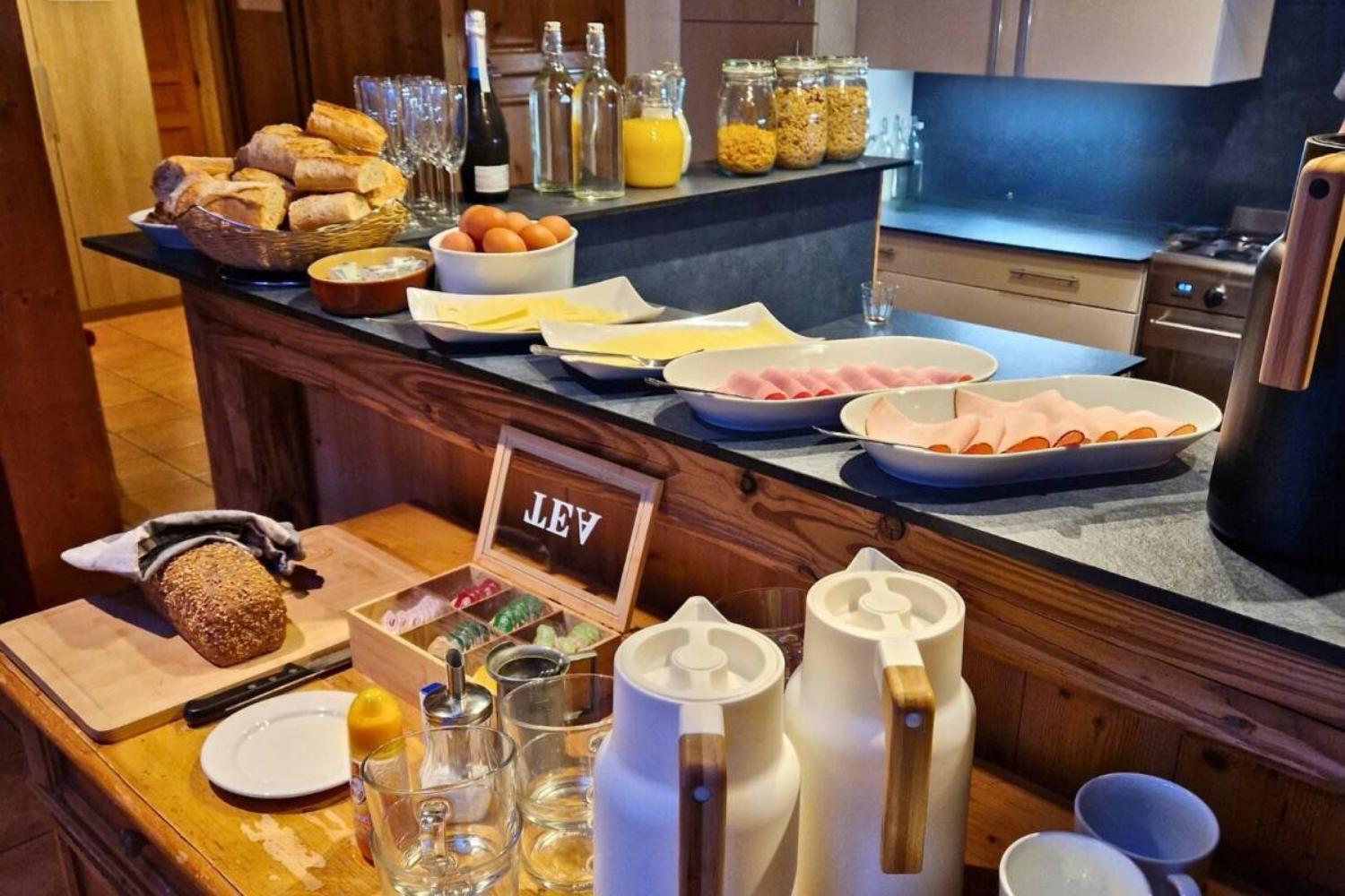 2-chalet-in-de-wolken-les-menuires-ontbijtbuffet-scalewidthwzeymdbd-1466626