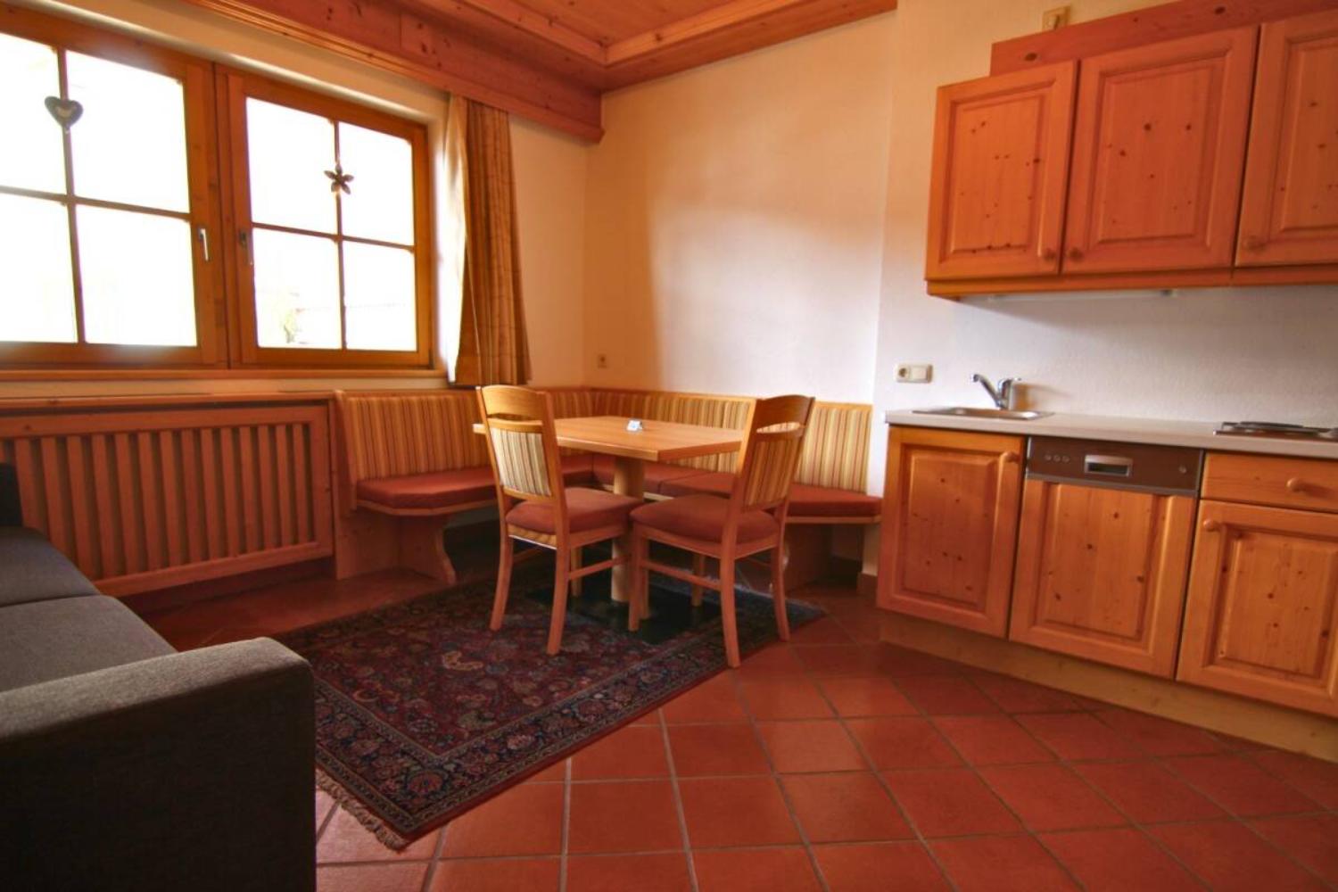 20-scalewidthwzeymdbd-catered-chalet-elfriede-fiss-woonkamer-appartement-15-1466963