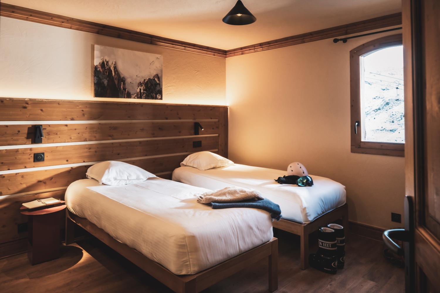 22-montagnettes-residence-sapiniere-menuires-4p6s-chambre-twin-01-cande-2026-1450717