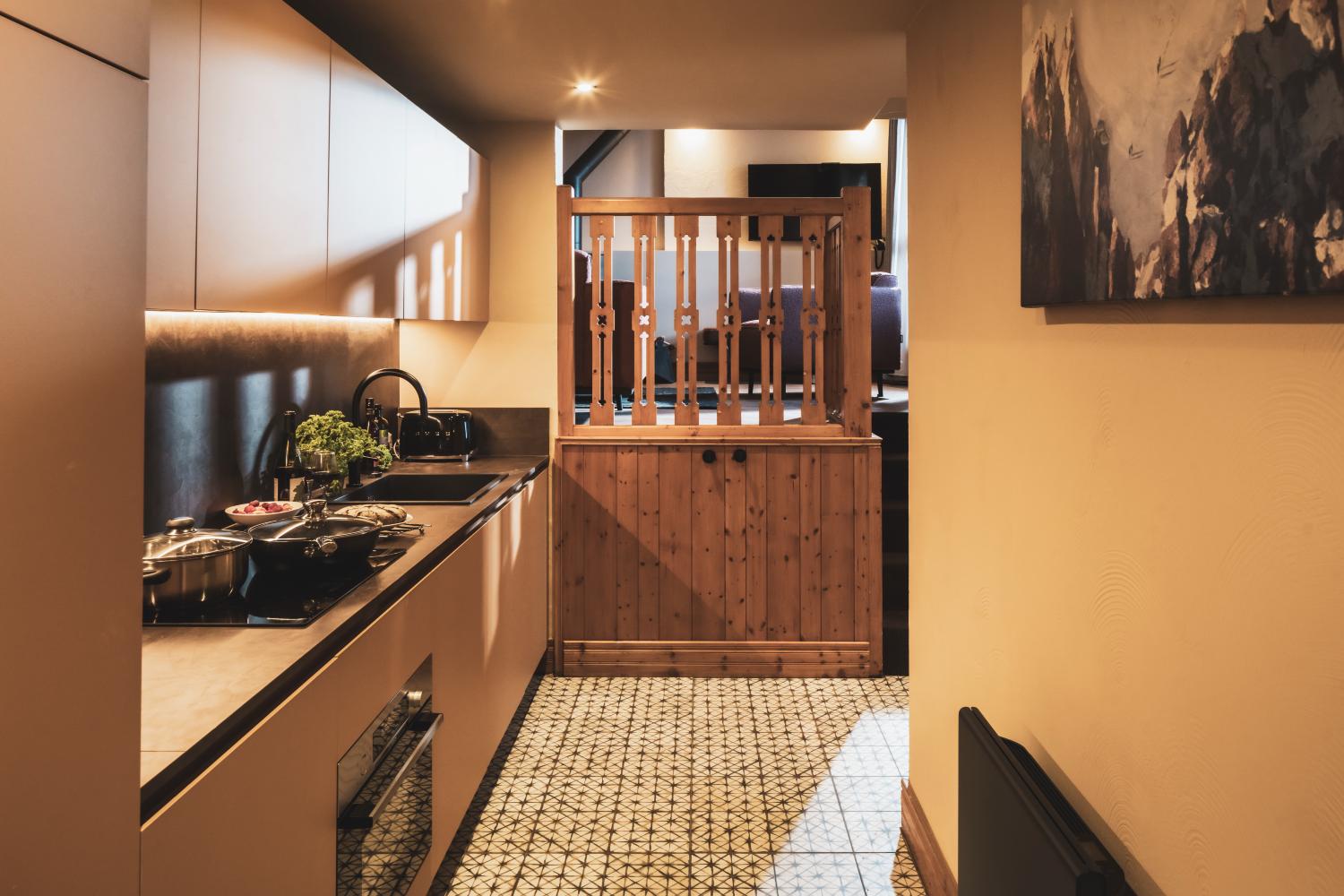 22-montagnettes-residence-sapiniere-menuires-4p6s-cuisine-08-cande-2026-1450708