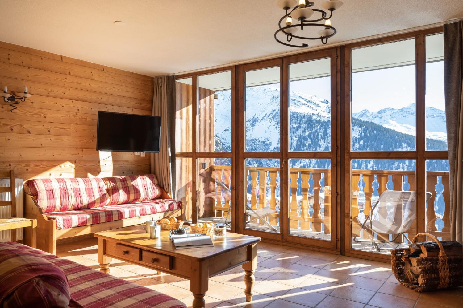 3-054-lesbalcons-apt357-10-12pers-c-reyboz-1462965