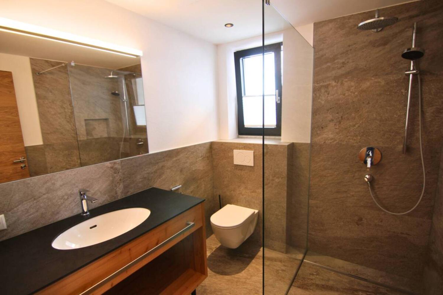 31-scalewidthwzeymdbd-catered-chalet-elfriede-fiss-badkamer-apartment-g-1466974
