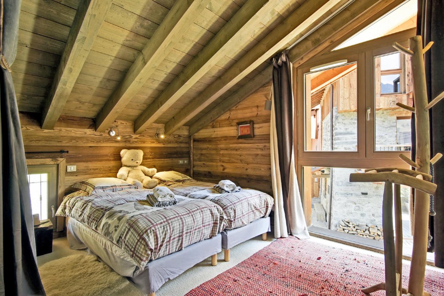 315aafb3-4fe6-434e-949b-f4db391e9516-1451135