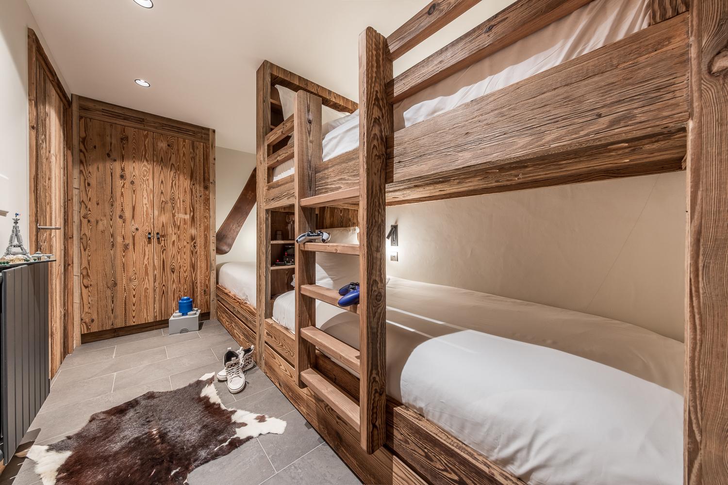 39ad0519-c396-4059-9ae3-e13fb81ab9b7-1451624