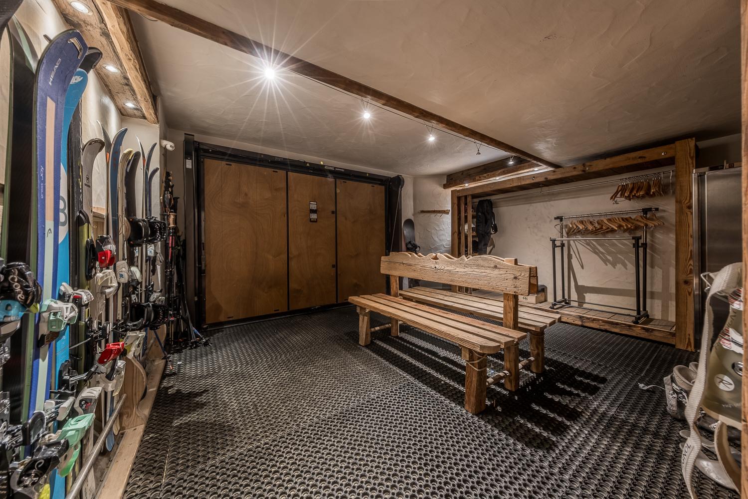 3f656456-85a3-46d5-bba2-f46e3b5d0802-1451476