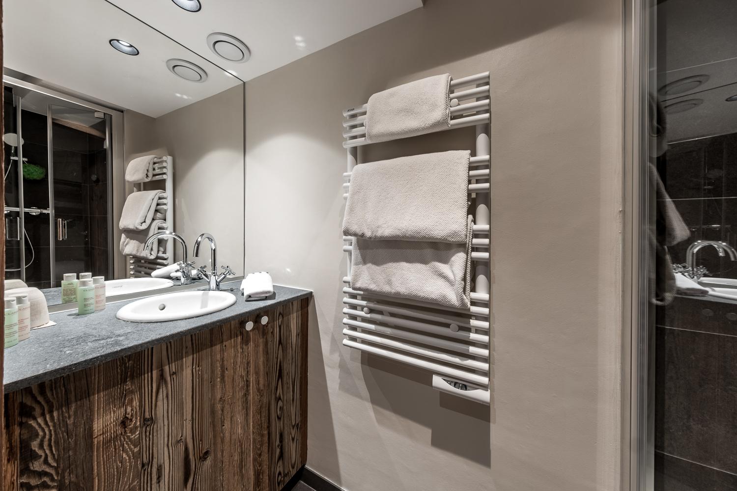 43b9bc44-57ba-4fd5-9878-8937728853f8-1451625