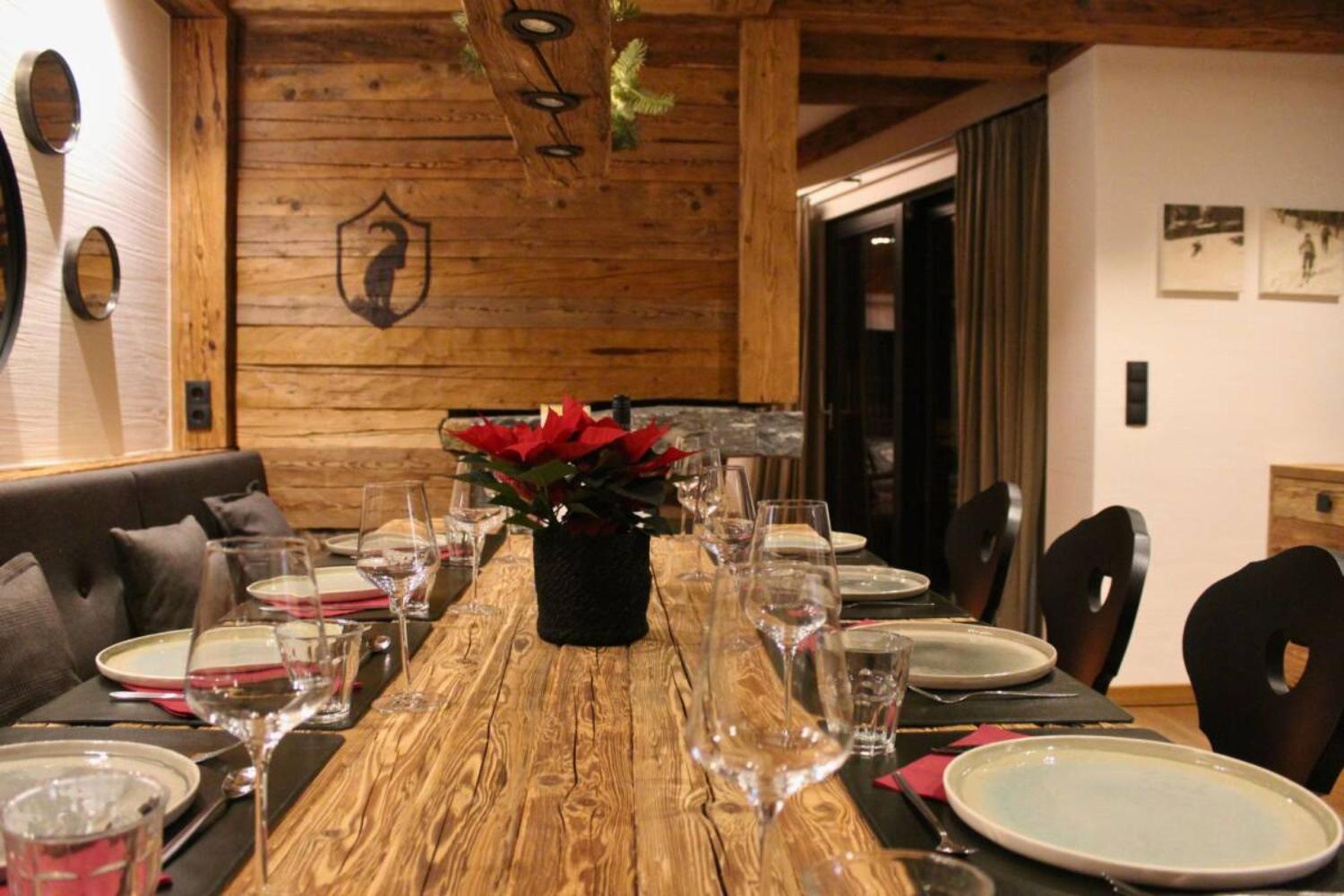 5-catered-chalet-lodge-of-joy-wagrain-flachau-dinertafel-scalewidthwzeymdbd-1467042