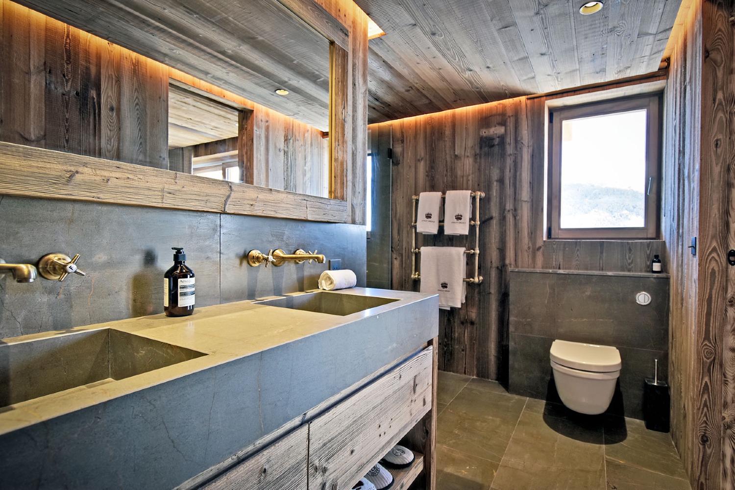 542a8d4e-7440-42ce-85b7-eb229f7e4eb7-1451090