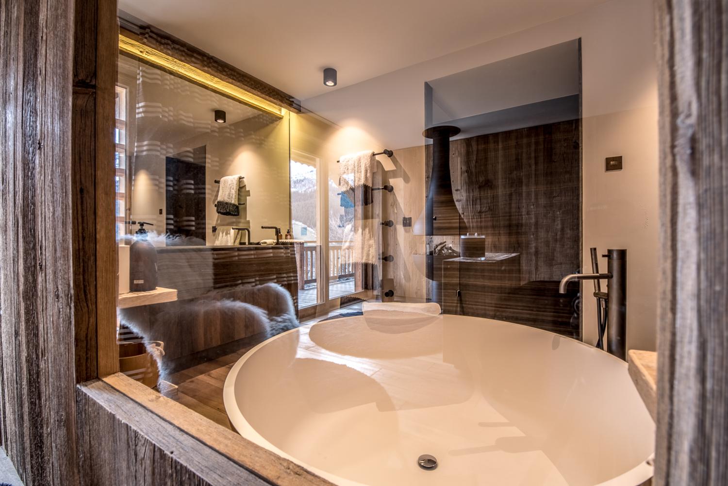 566efc78-c307-4a16-83c8-5e6127a2b31e-1450884