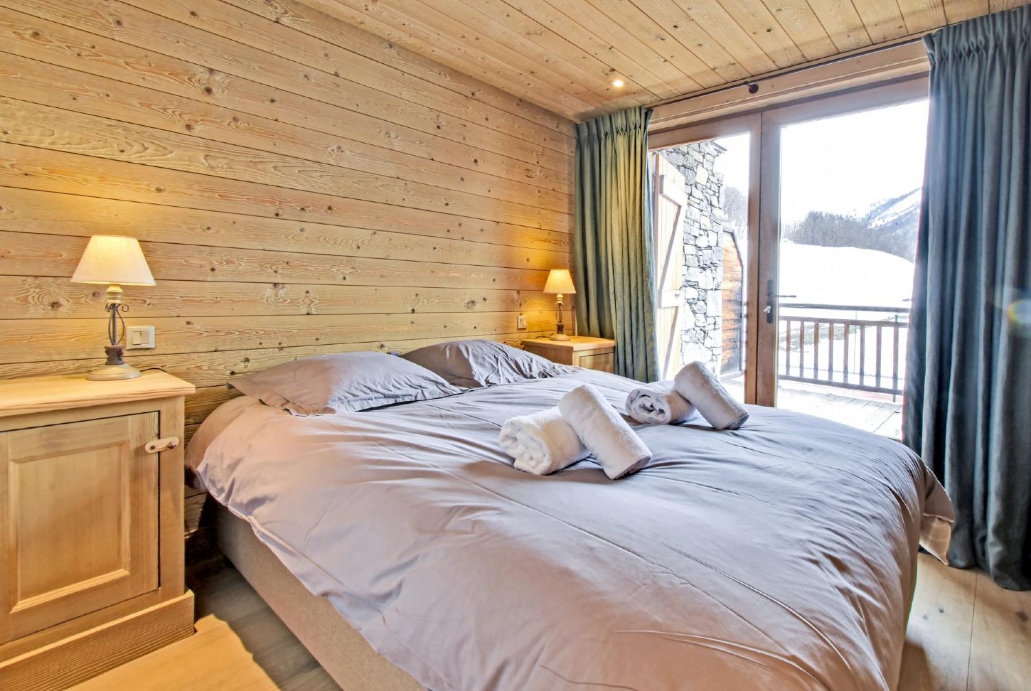 5683fa1f-677b-4b33-8562-794d446b7d77-1451163