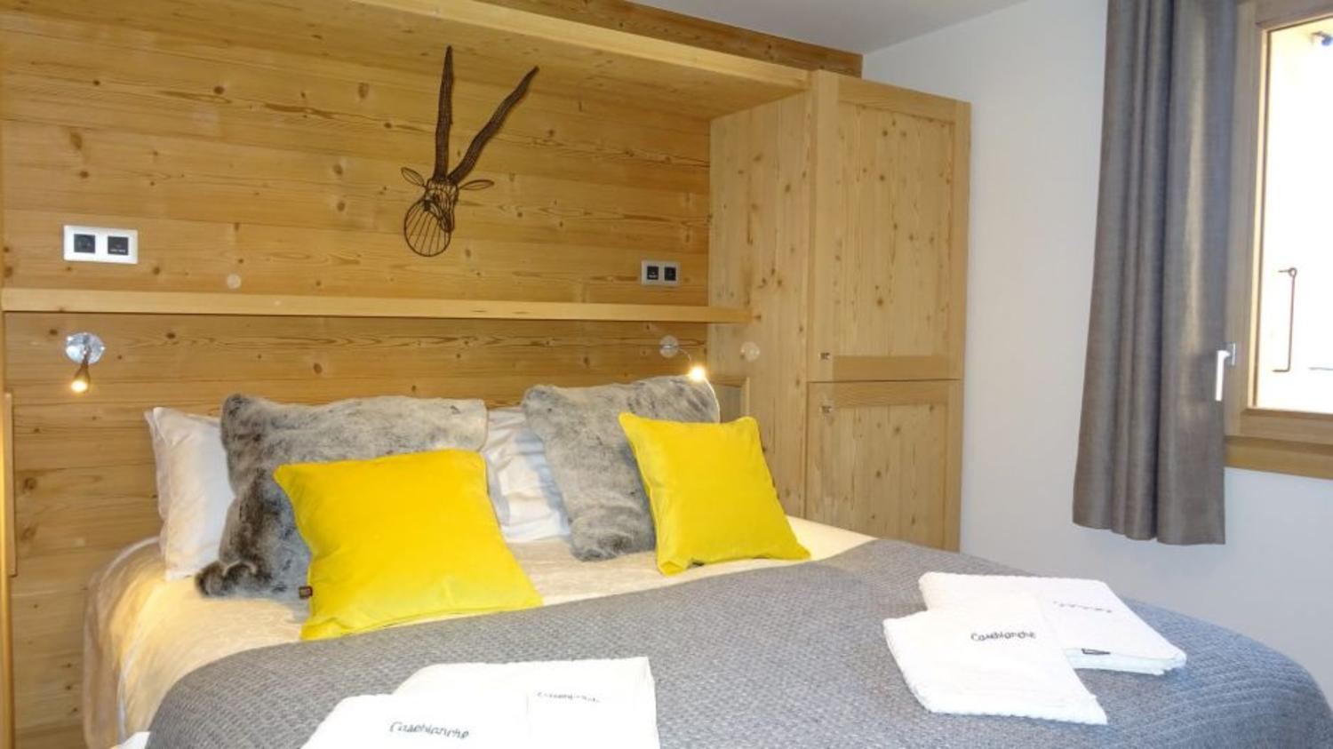 5916375-chalet-luna-bedroom-1267165