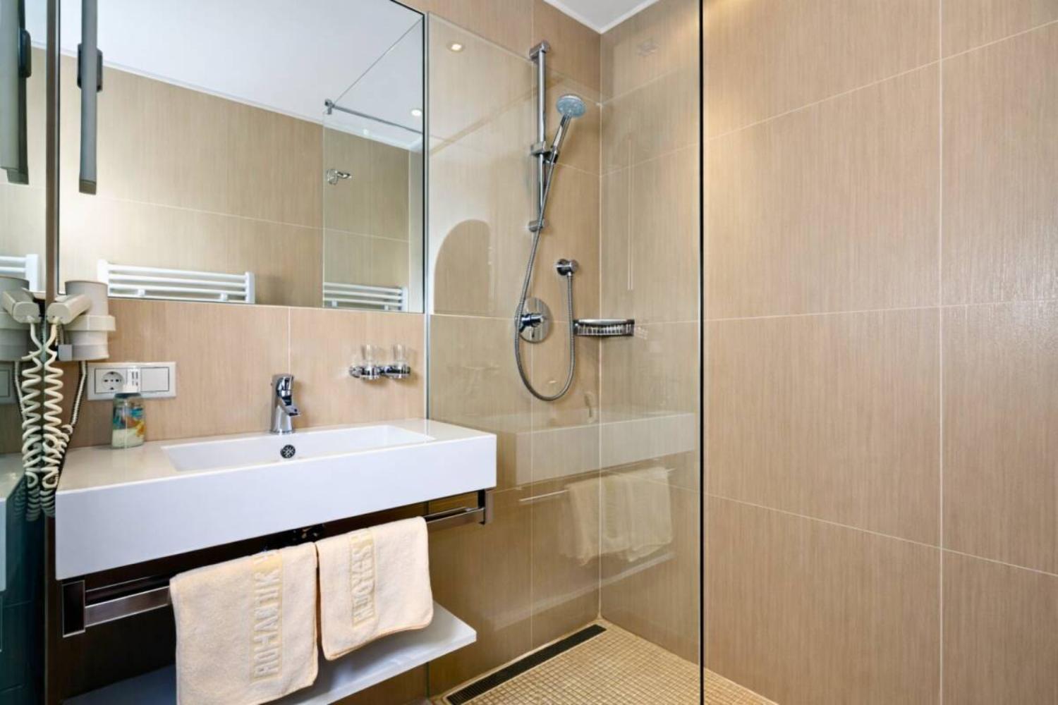 6-scalewidthwzeymdbd-catered-chalet-romantik-soelden-badkamer-1-1467174