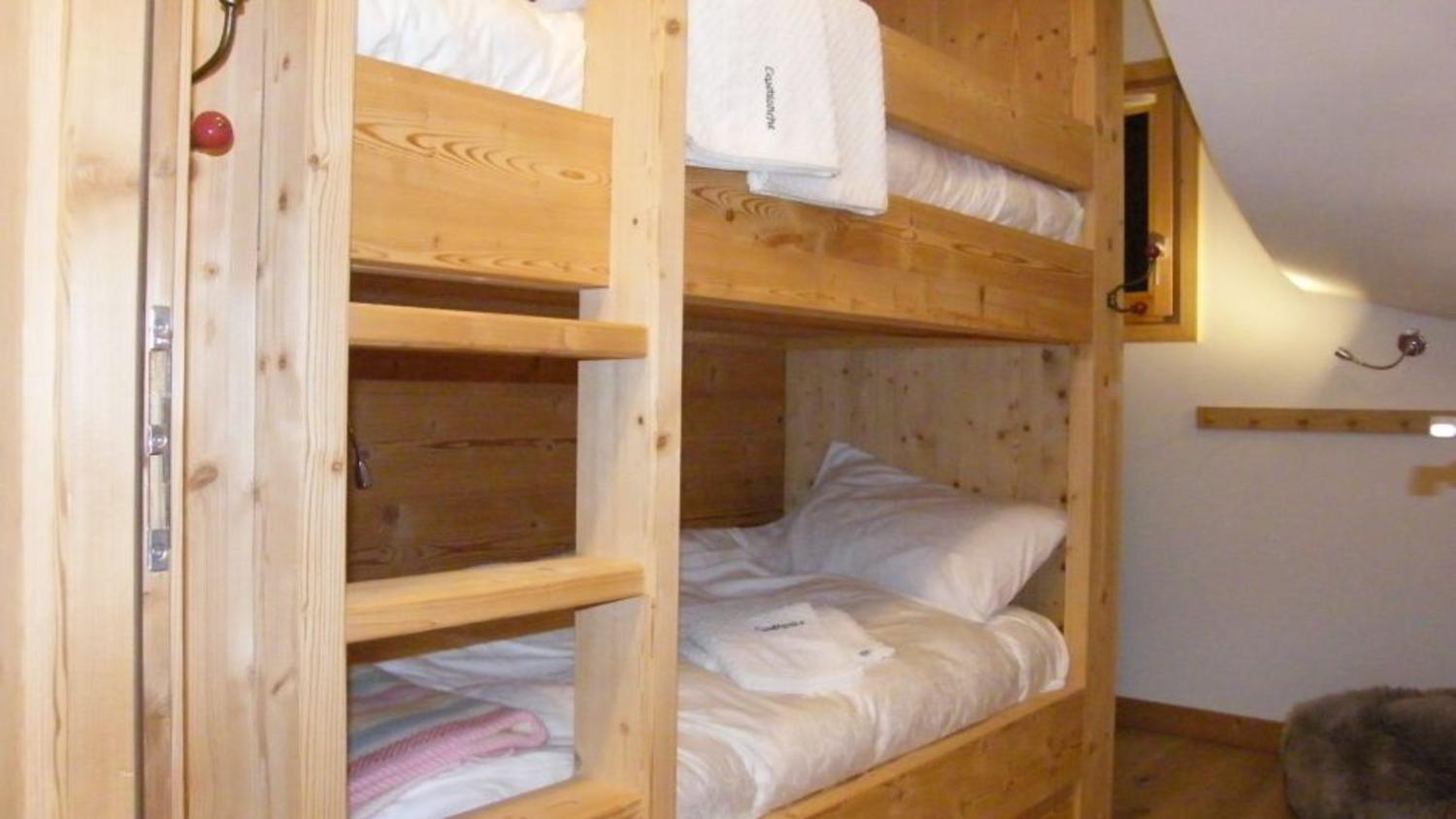 6104964-chalet-luna-bedroom-1449631