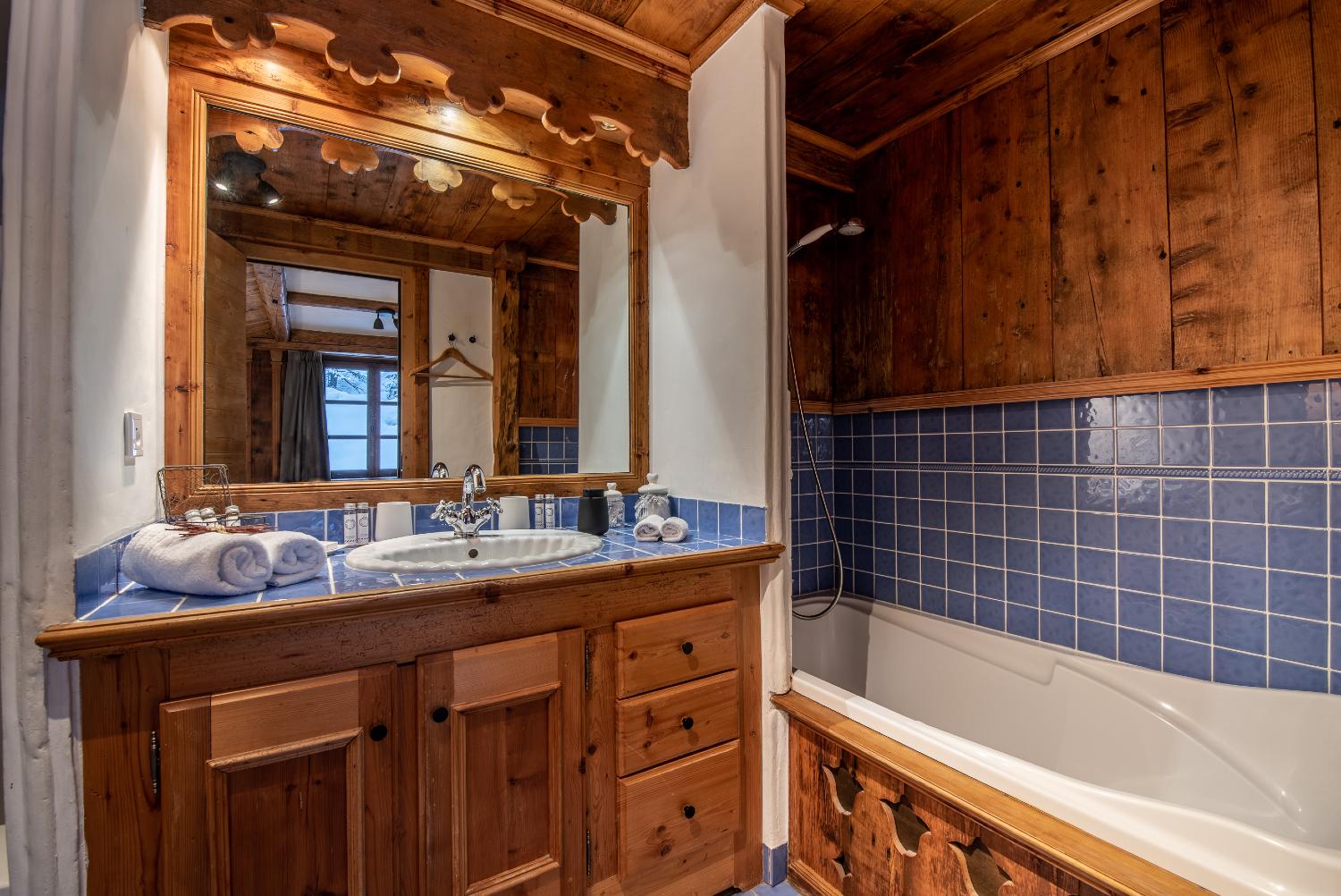 6626633e-042b-4790-bac3-46b386cdb0ec-1451235