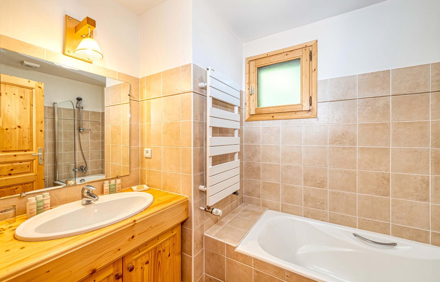 720d6b5c-64e3-4804-bd6d-d6341bcad5d3-1451558