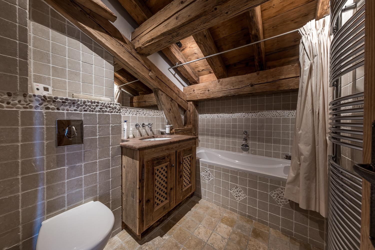 75f48f51-bcdf-429a-adfc-650f89968b41-1451482