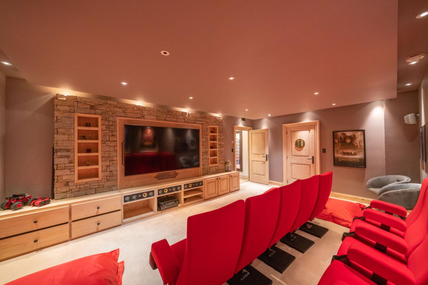 7975922d-211a-48f4-b081-ca6e029a570a-1451322