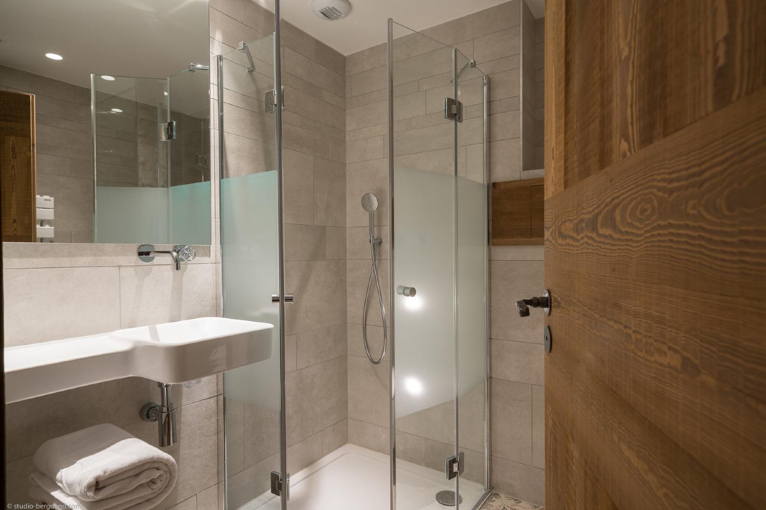 7ae4a254-642f-461c-b836-531be5cf83d5-1451868