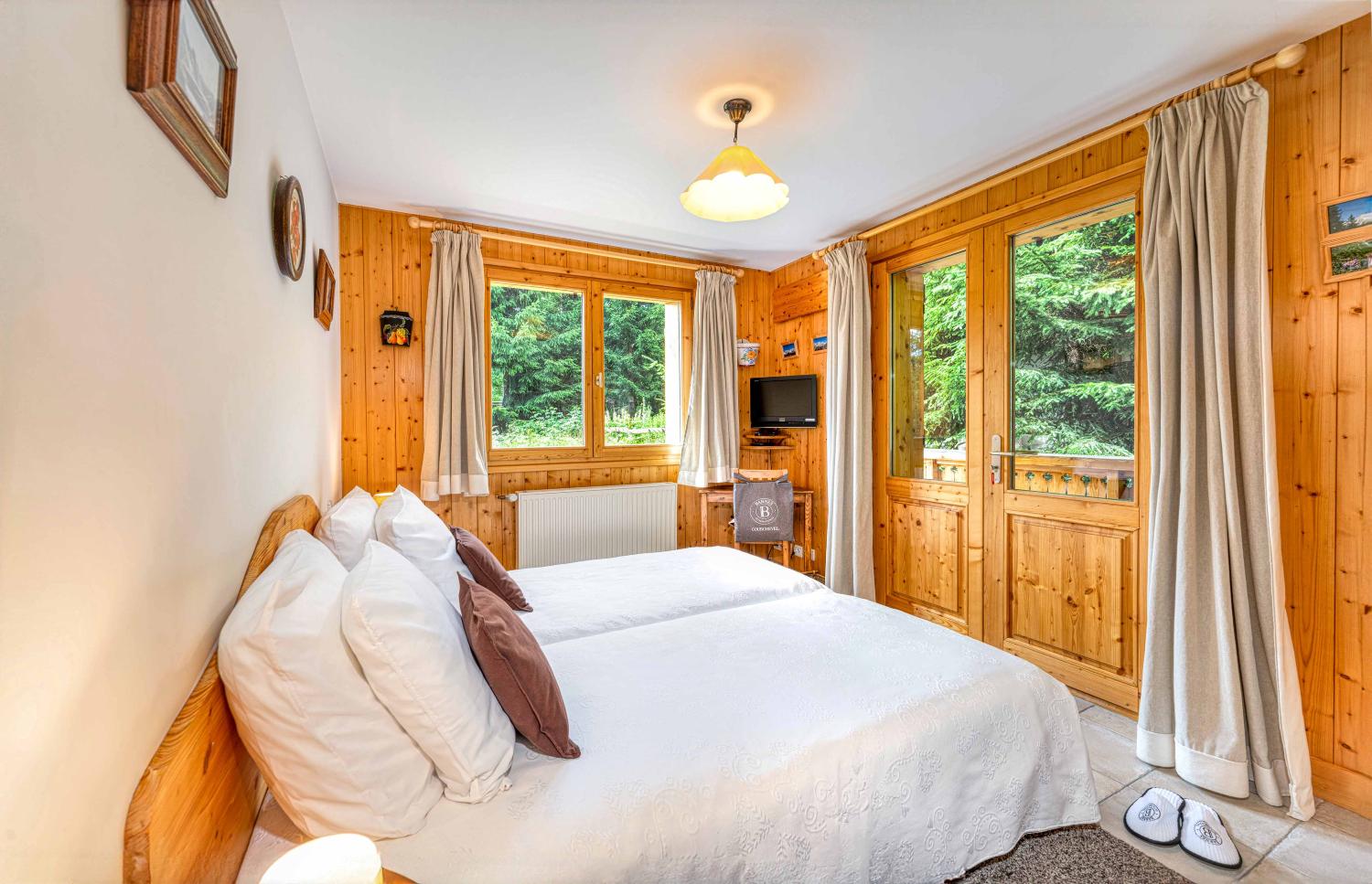 7c4541a4-bca3-43db-bad5-9146d5a8939b-1451551