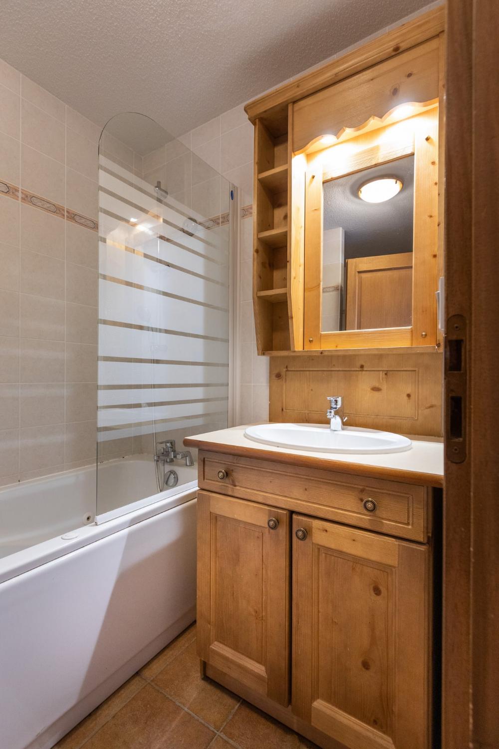 8-062-lesbalcons-apt357-10-12pers-c-reyboz-1462975