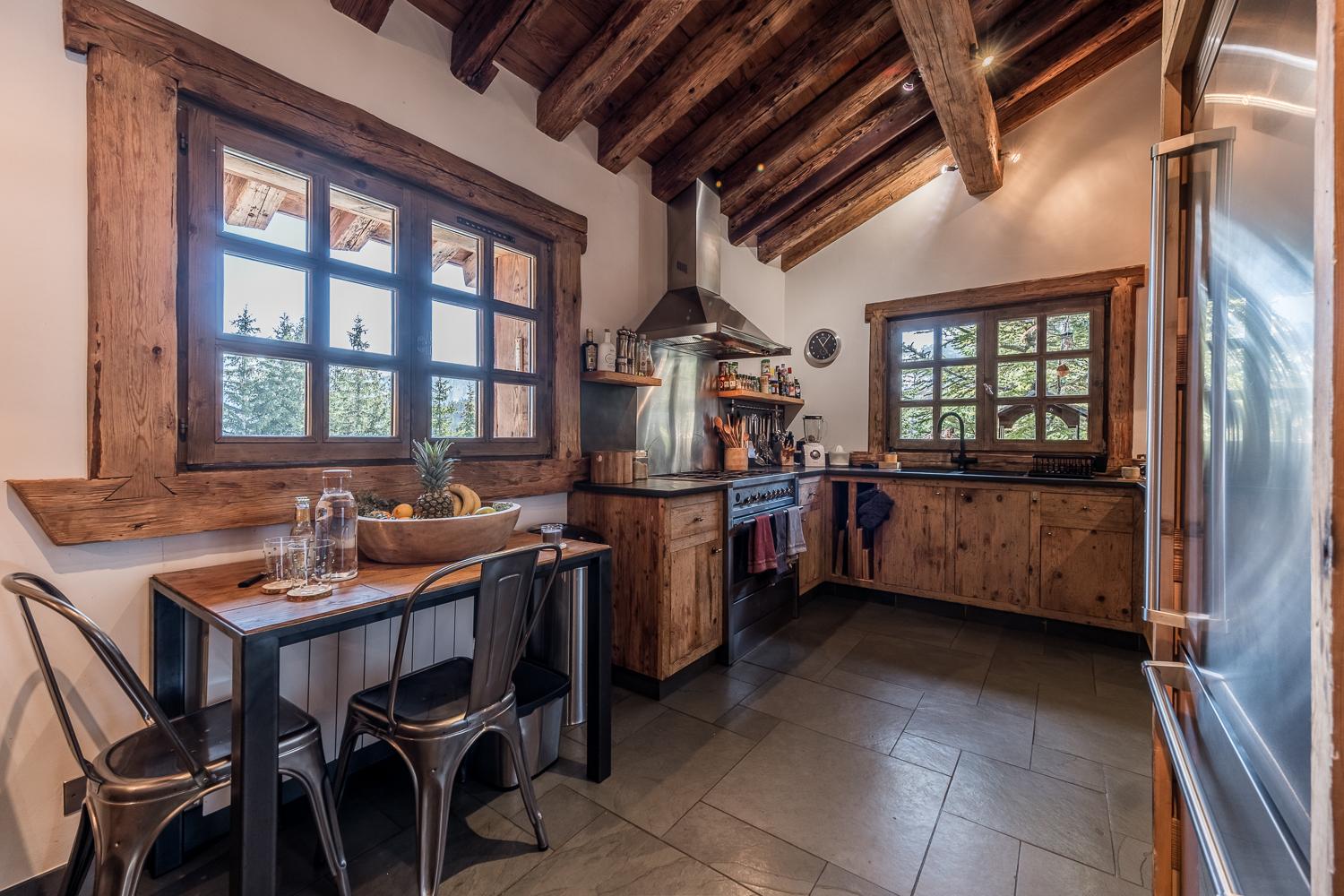 8ba19fa6-90f5-4817-baf7-142c613c608b-1451621