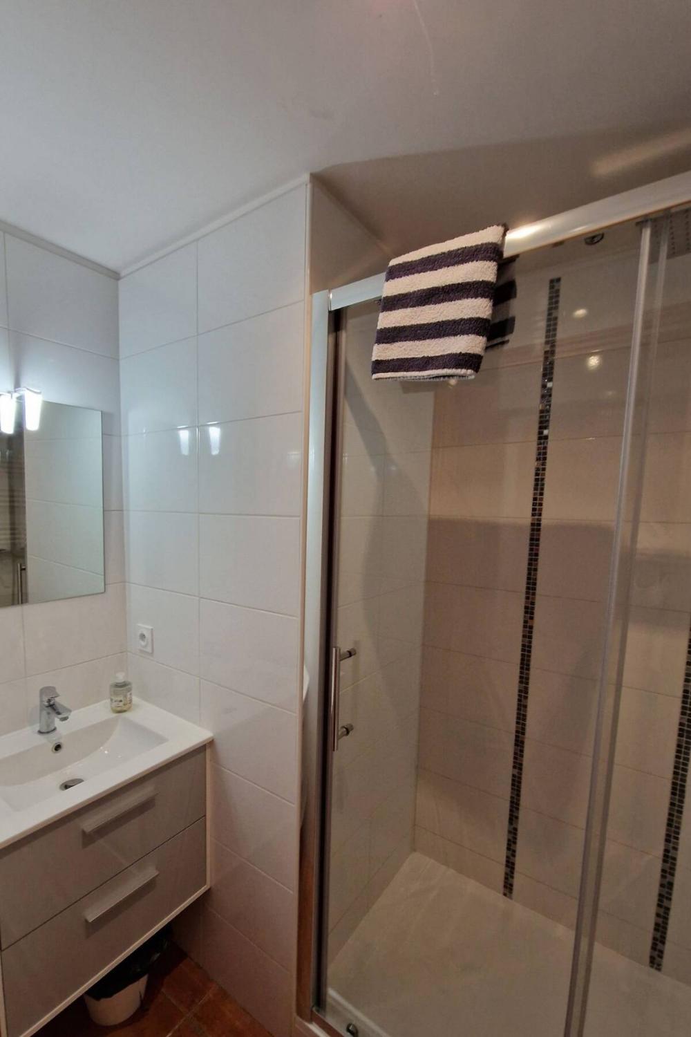 9-chalet-in-de-wolken-les-menuires-badkamer-1-scalewidthwzeymdbd-1466633
