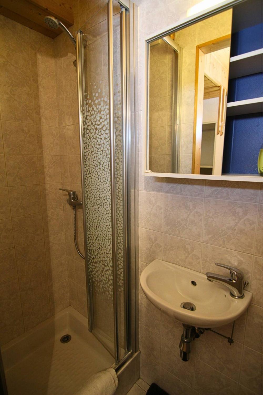 9-pom-de-pin-badkamer-en-suite-scalewidthwzeymdbd-1466672