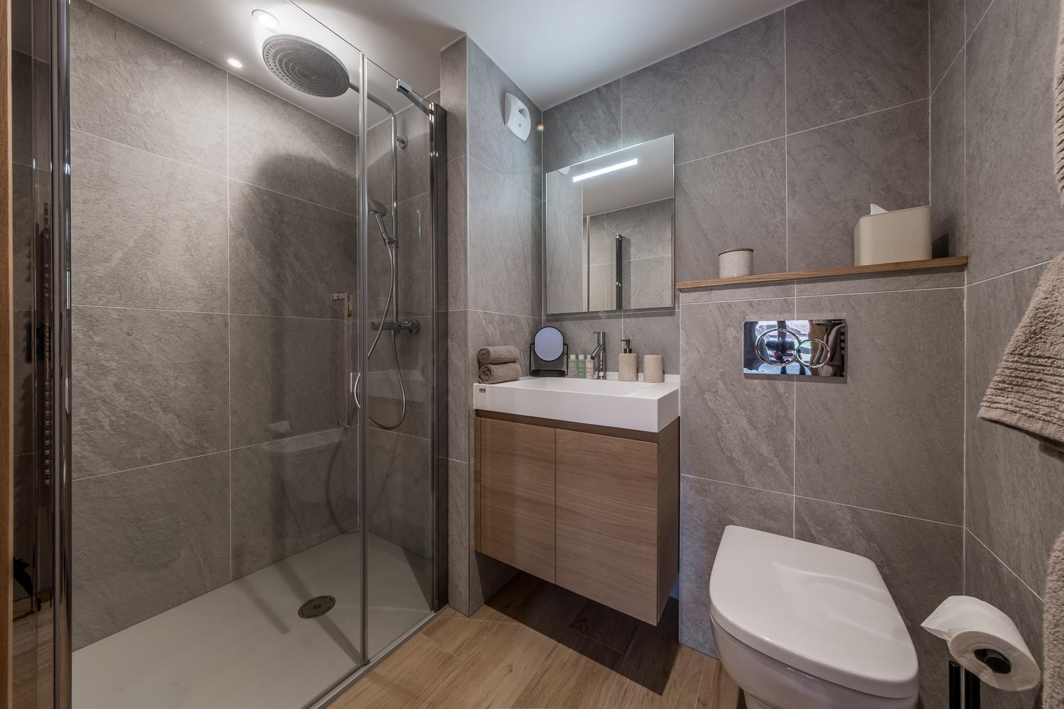 99ff047f-f3e8-40f7-924c-a5922d351fc8-1451578