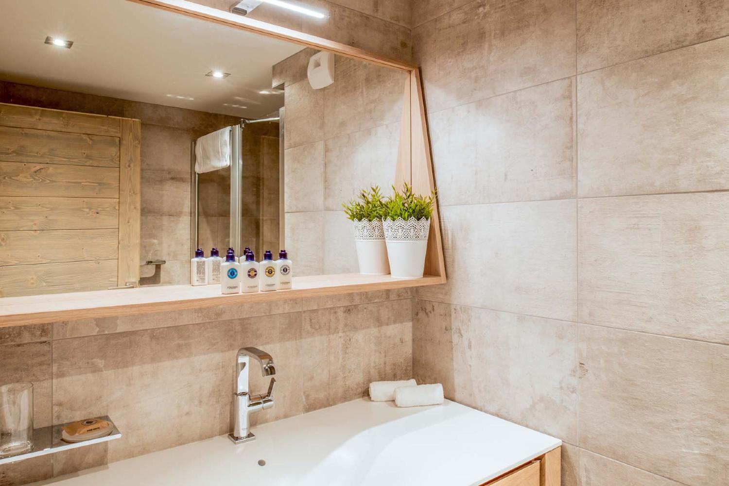 9mammoth-lodge-d1331-1147872