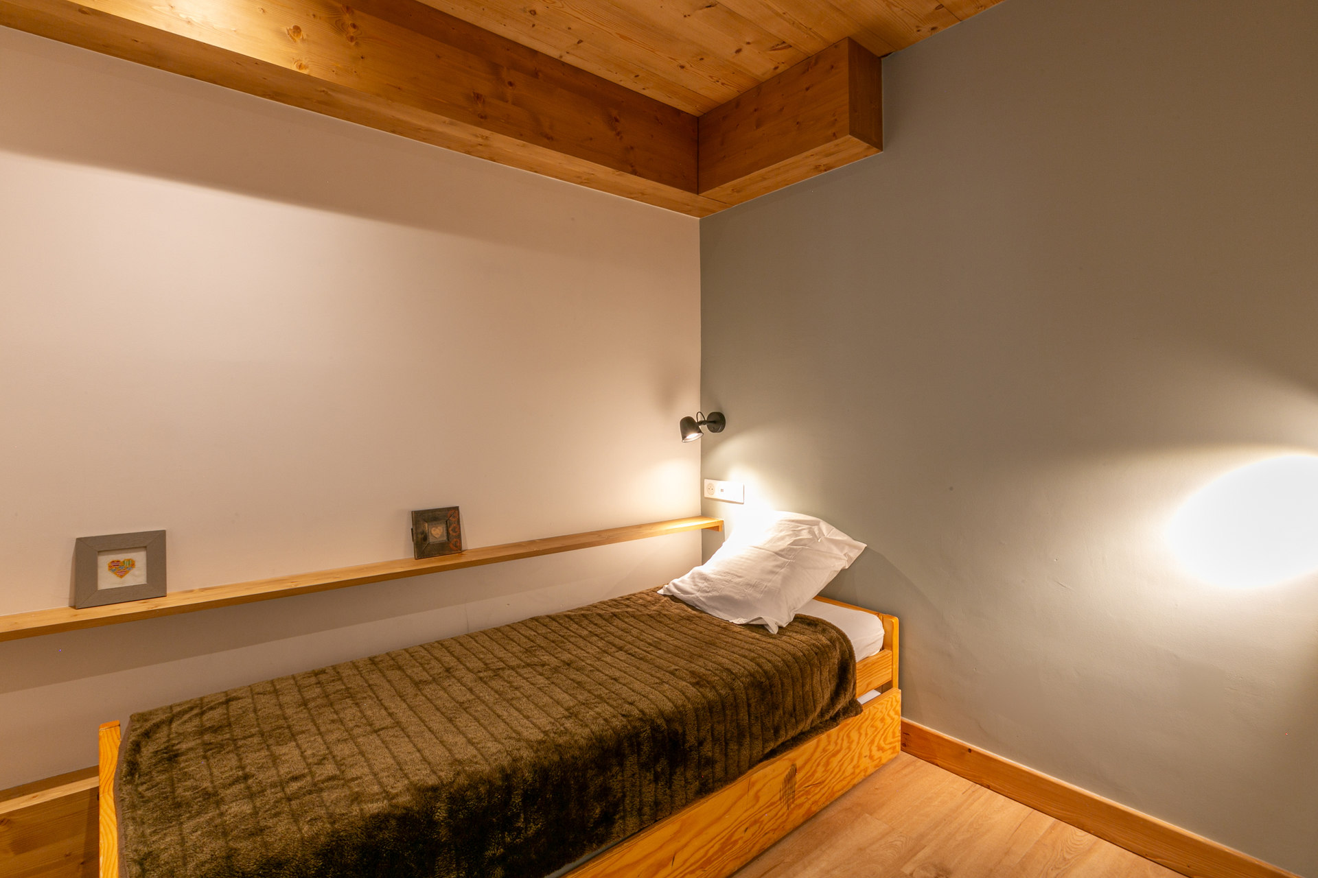 _lv_images__lot_0000010010_05_1458157