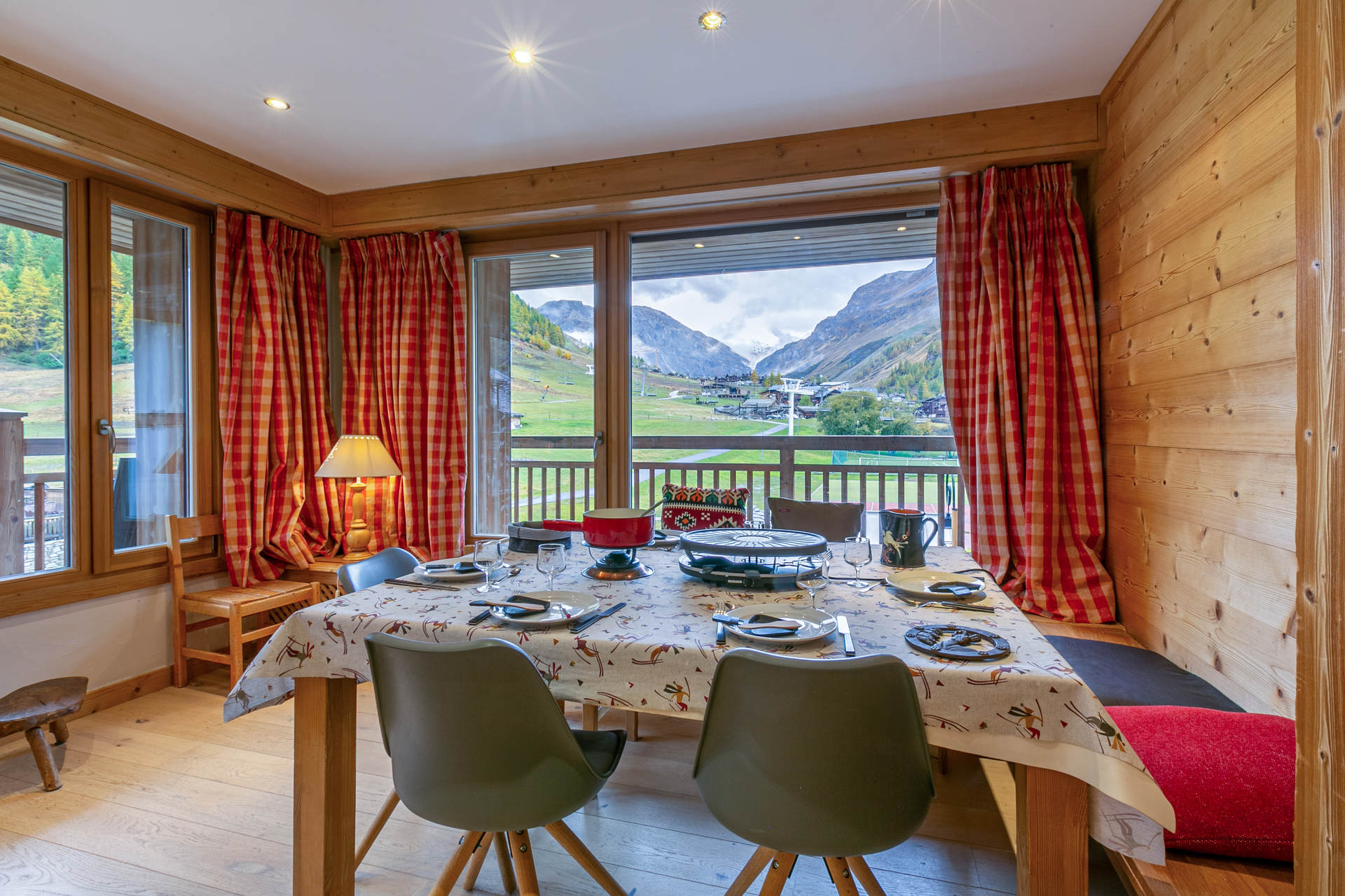 _lv_images__lot_0000010012_03_1456915