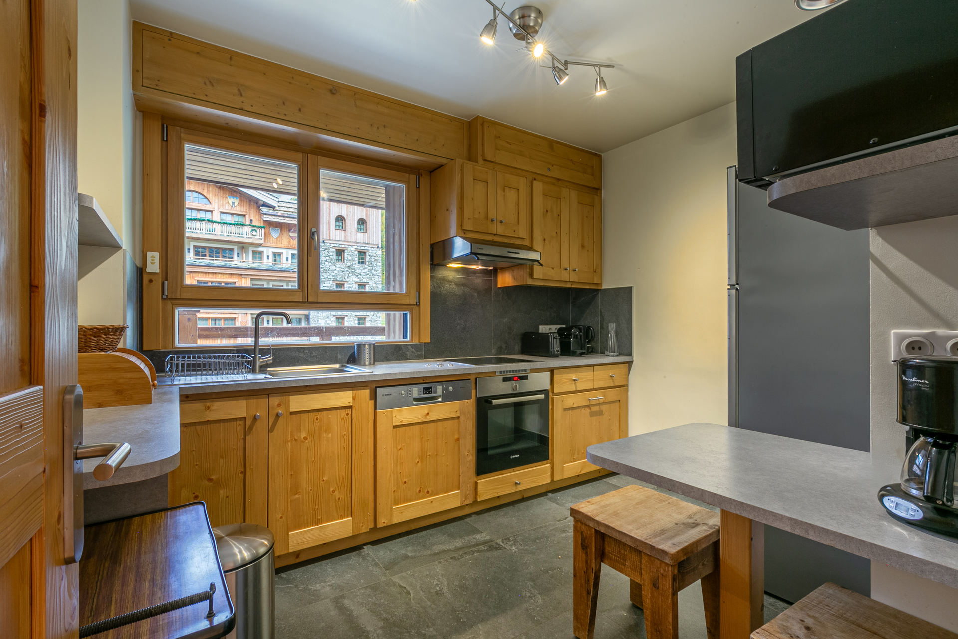 _lv_images__lot_0000010012_07_1456919