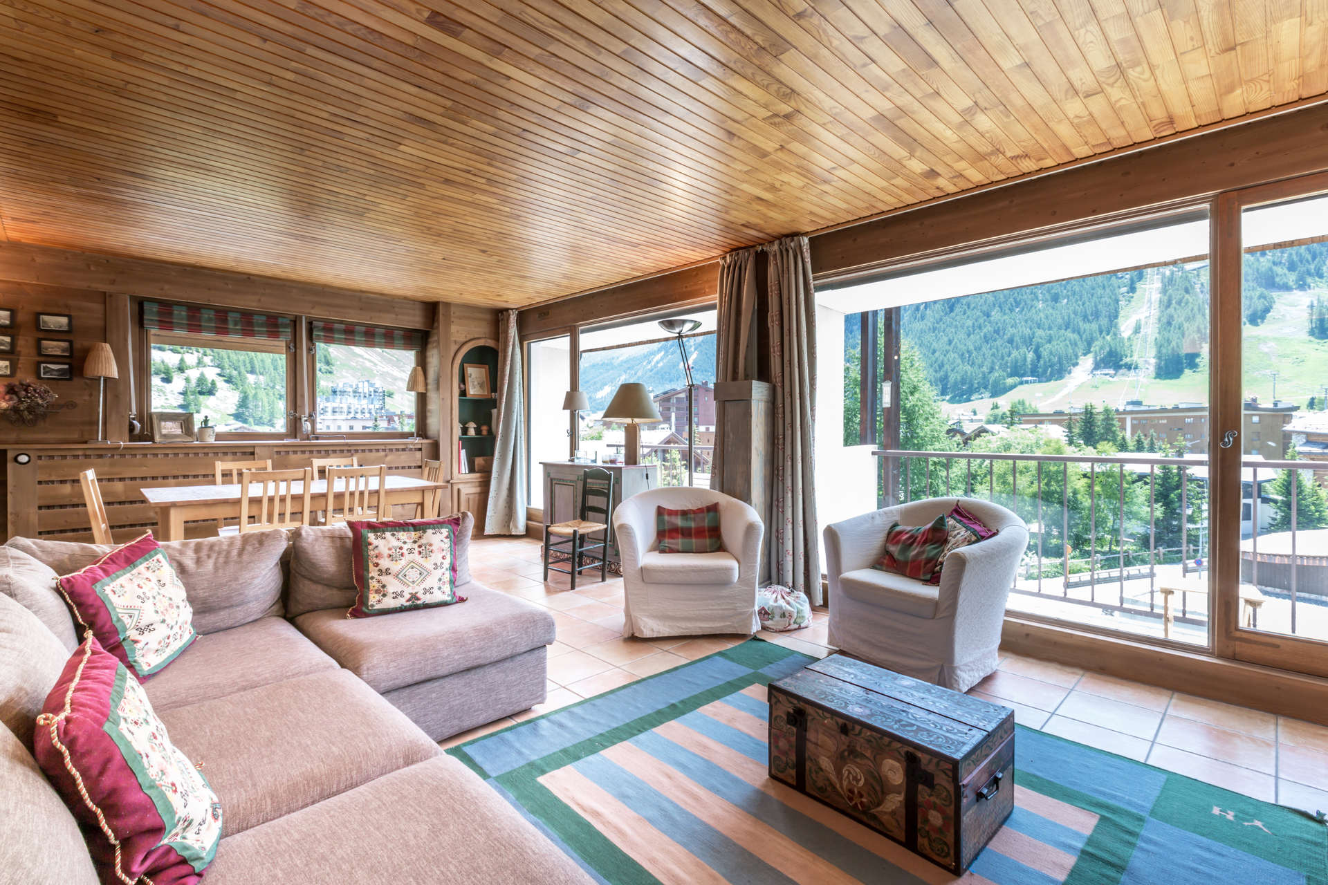 _lv_images__lot_0000030045_01_1455005