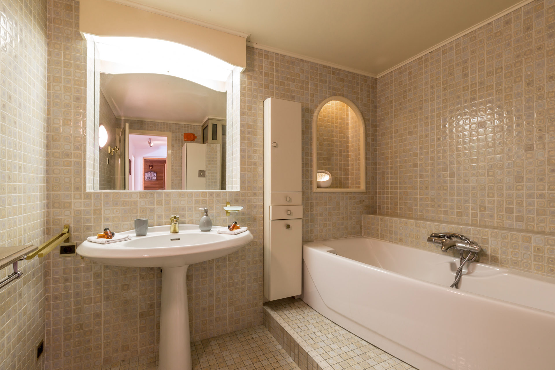 _lv_images__lot_0000030045_12_1455016