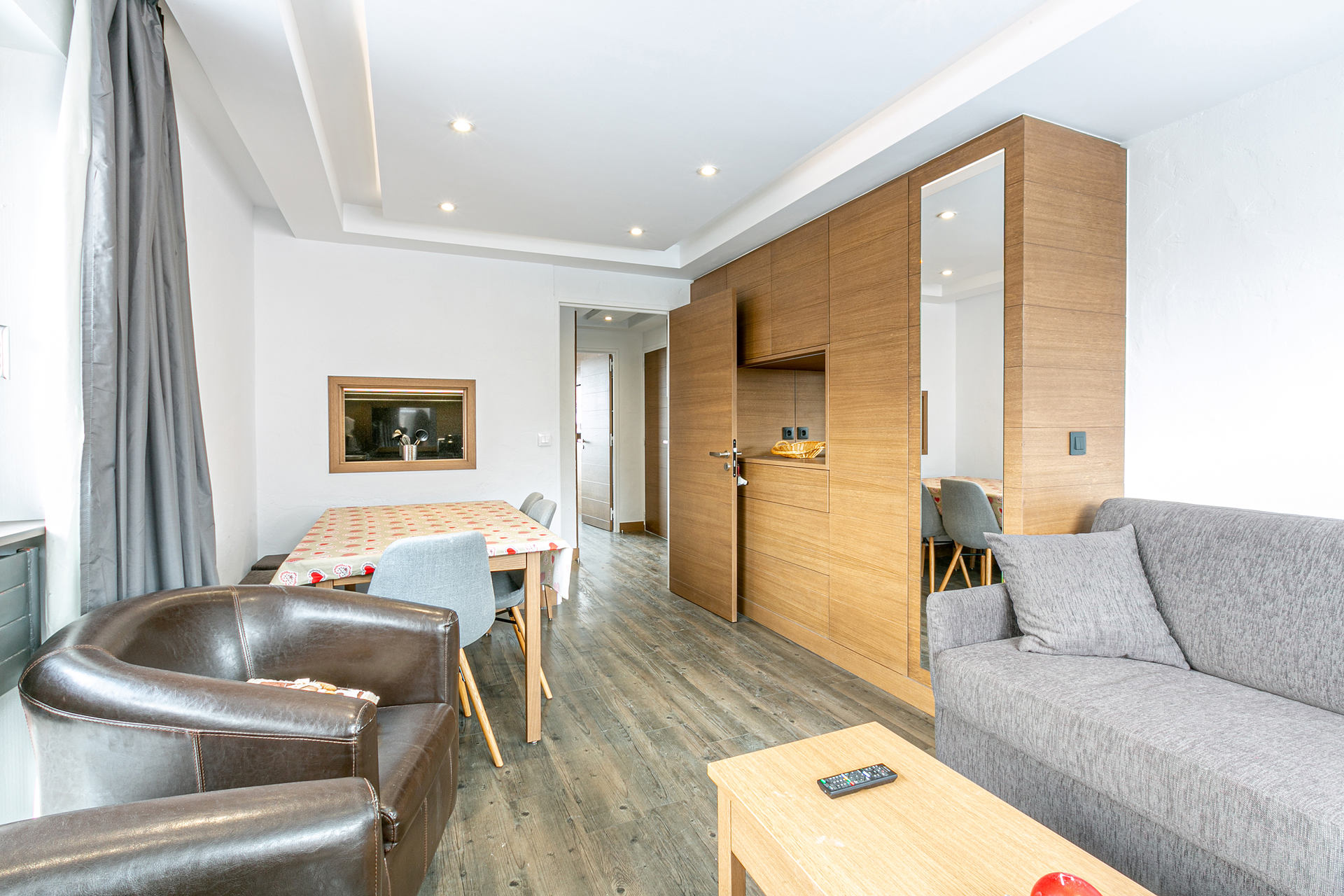 _lv_images__lot_0000060001_03_1456484