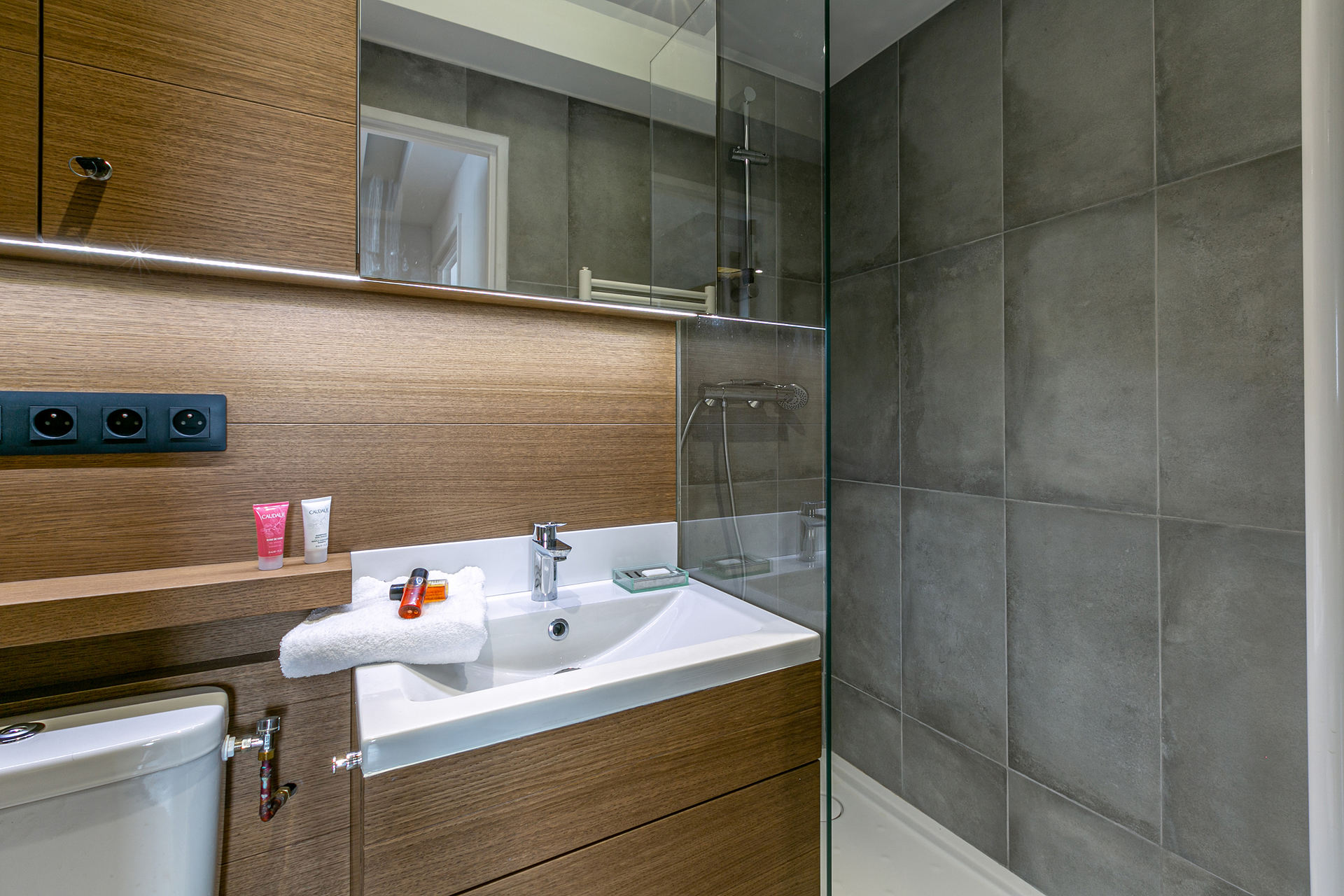 _lv_images__lot_0000060001_07_1456488