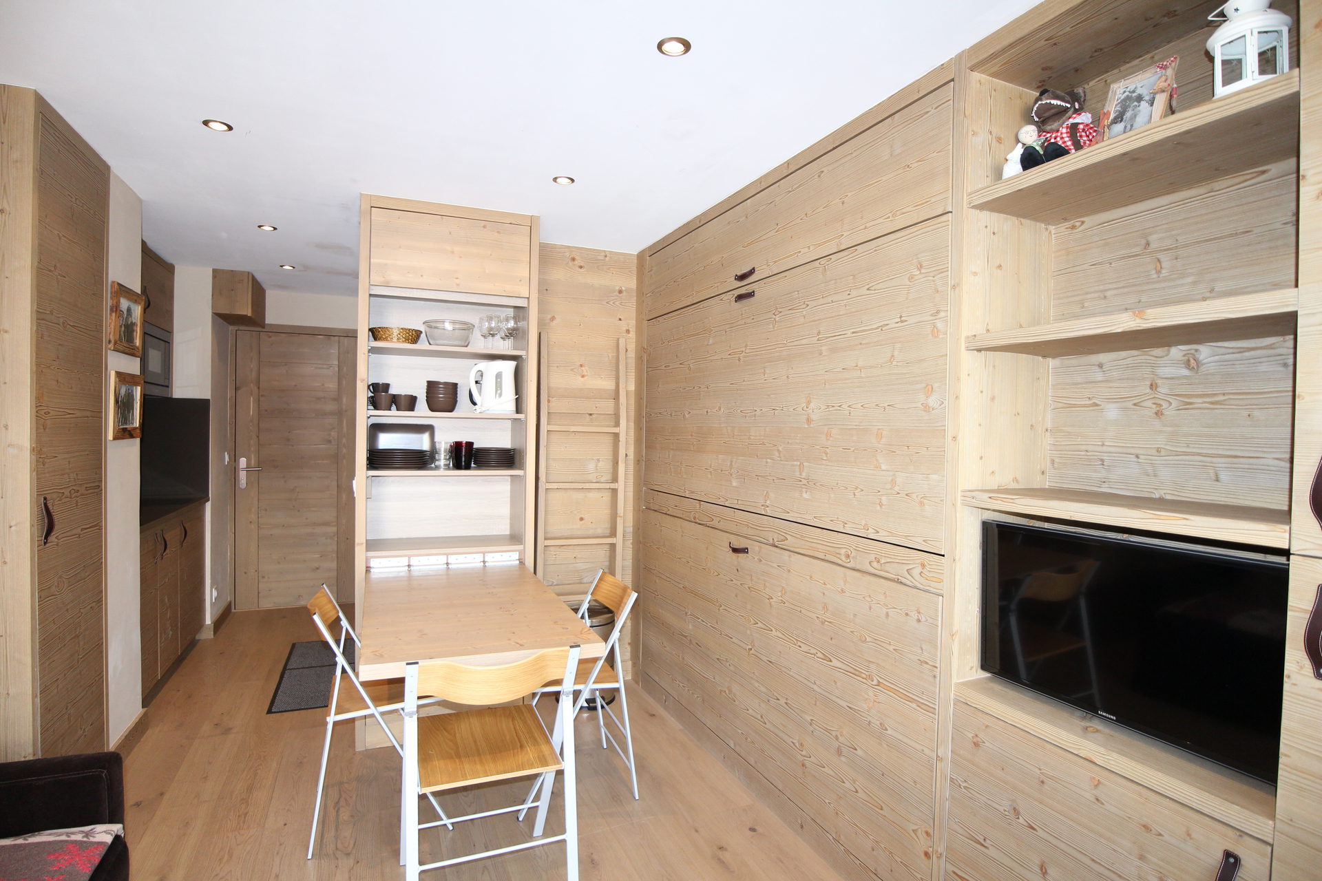 _lv_images__lot_0000060015_12_1456311