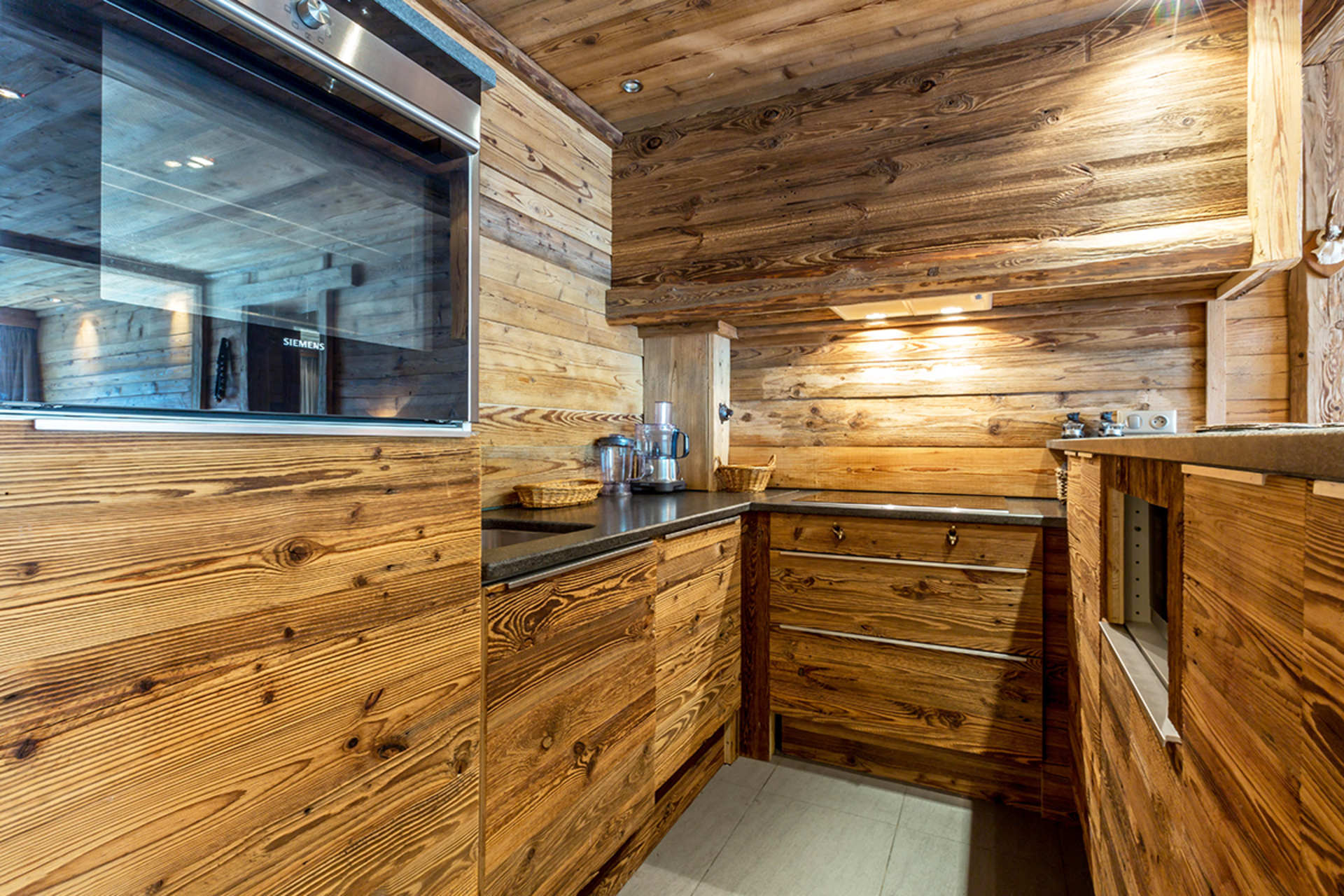 _lv_images__lot_0000100061_04_1457346