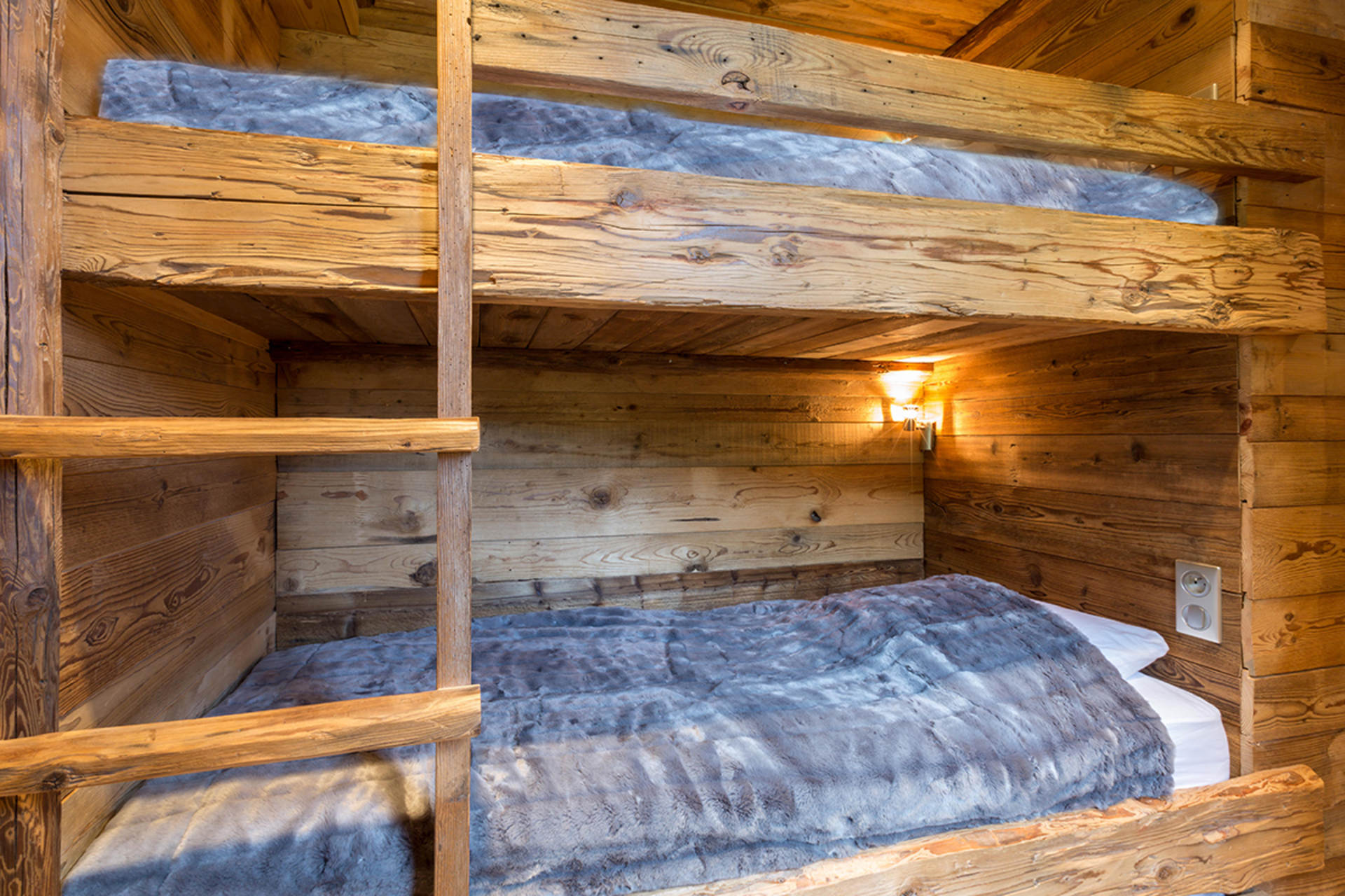 _lv_images__lot_0000100061_09_1457351