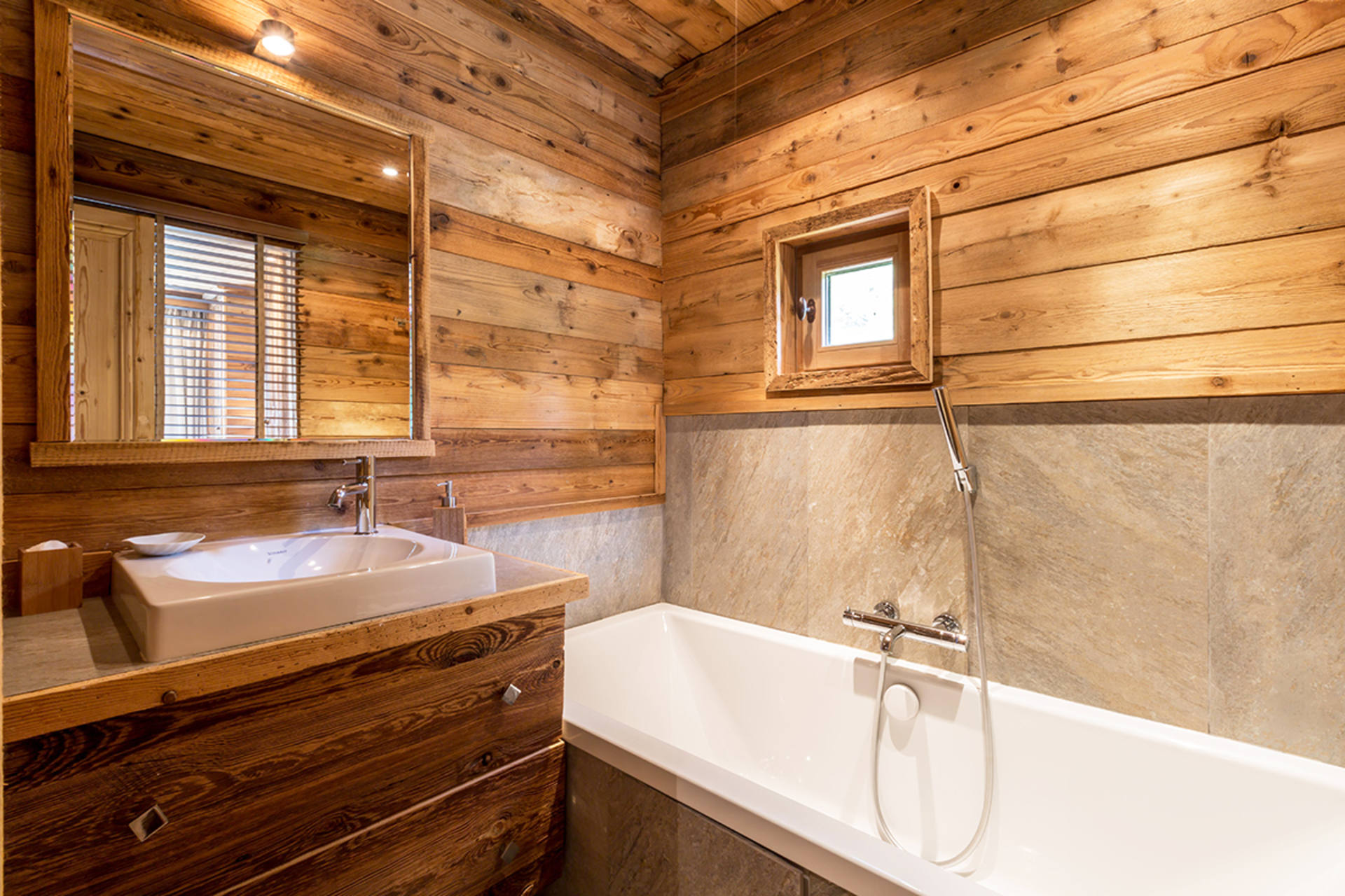 _lv_images__lot_0000100061_10_1457352