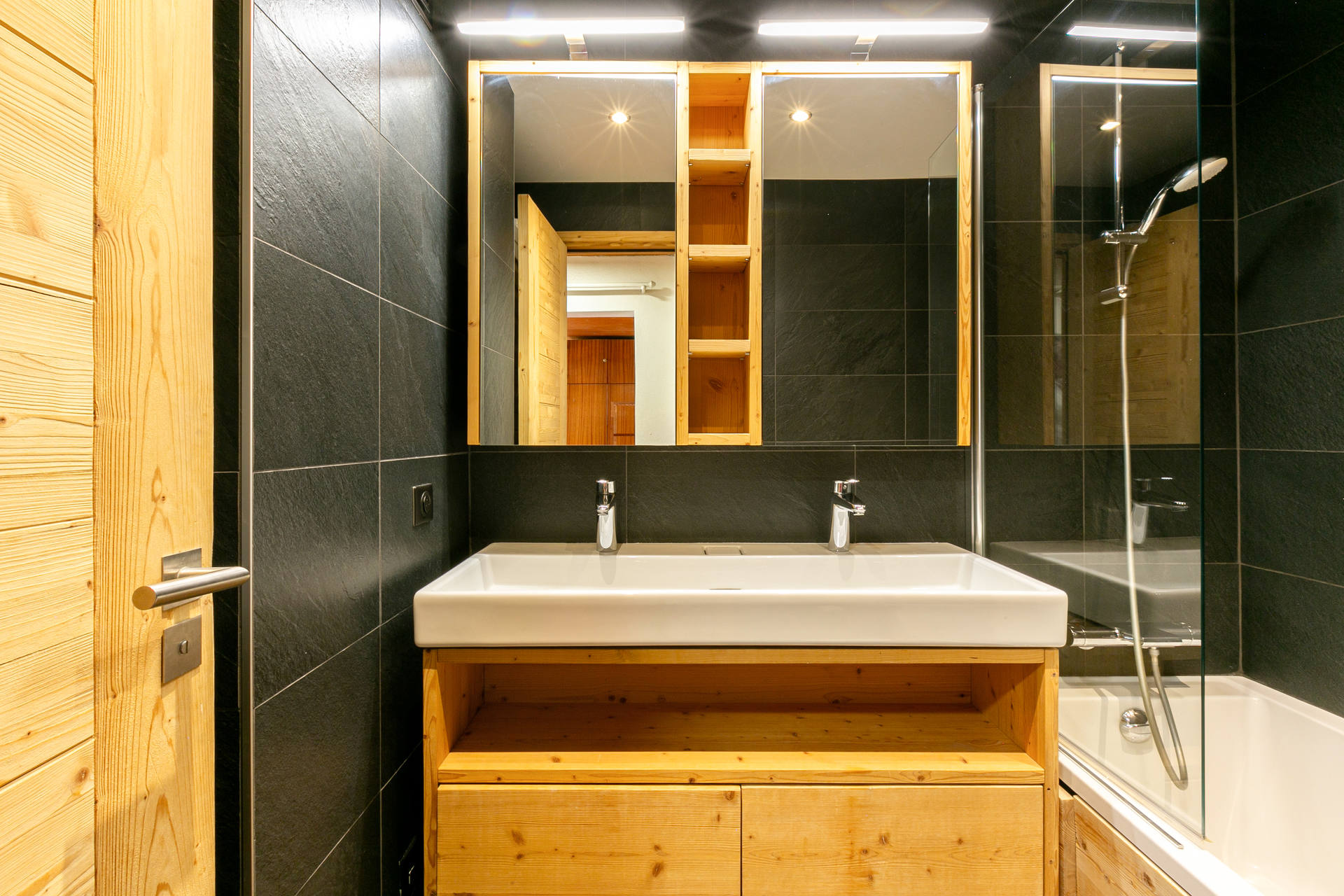 _lv_images__lot_0000110032_10_1456952