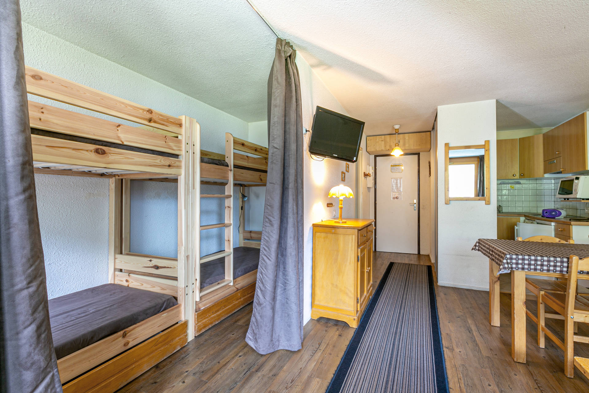 _lv_images__lot_0000120064_04_1458111