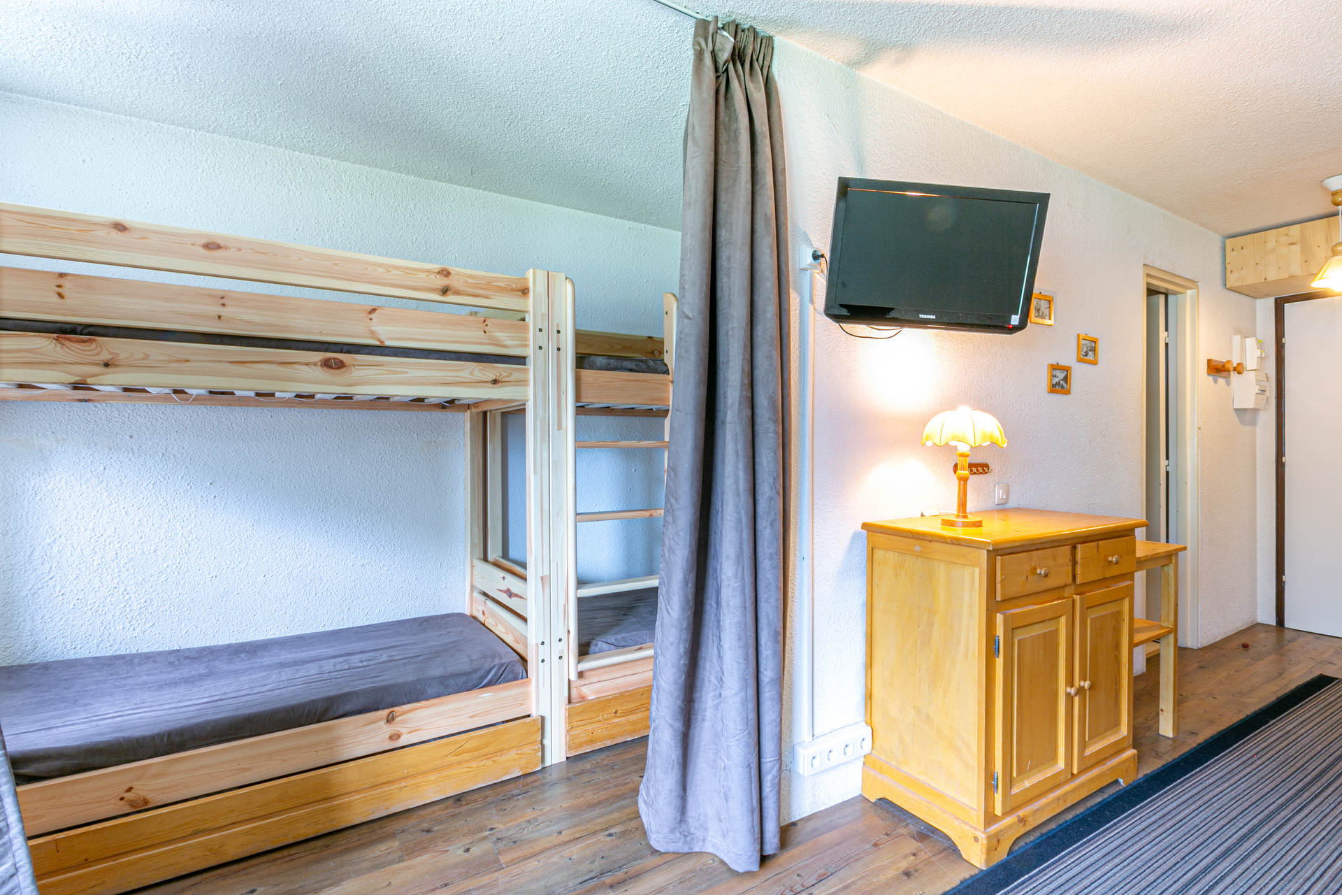 _lv_images__lot_0000120064_05_1458112